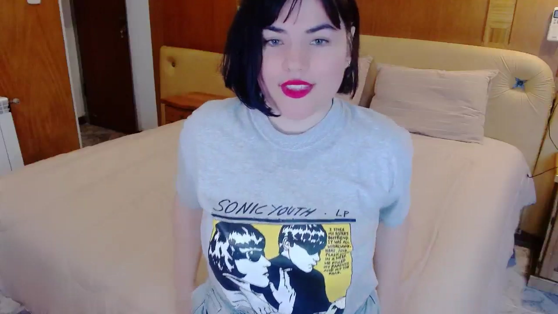 Gallery image thumbnail from SomeoneReal's myfreecams stream on, 06/01/2024, 19:42 image 12 of 20