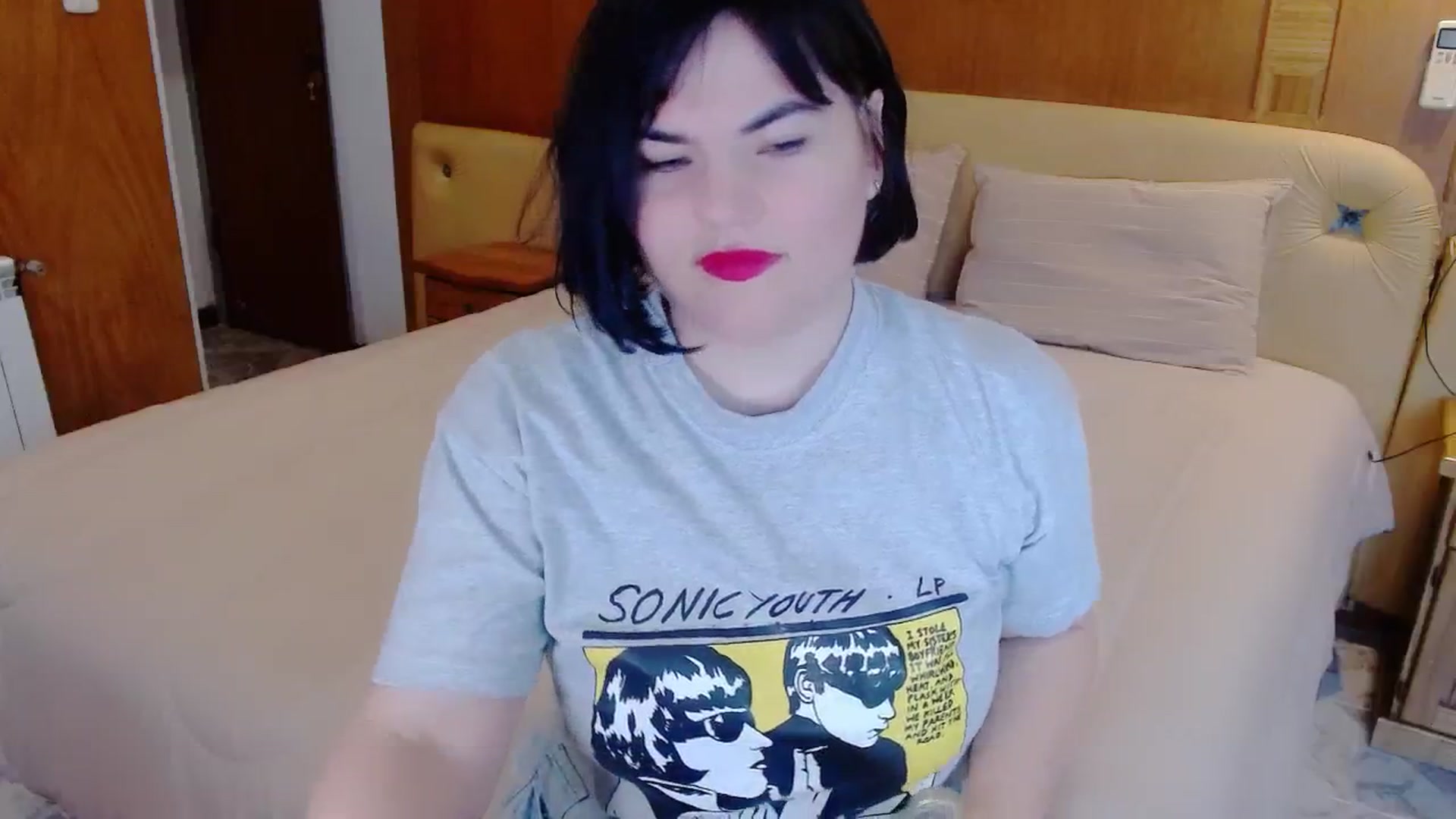Gallery image thumbnail from SomeoneReal's myfreecams stream on, 06/01/2024, 19:42 image 7 of 20