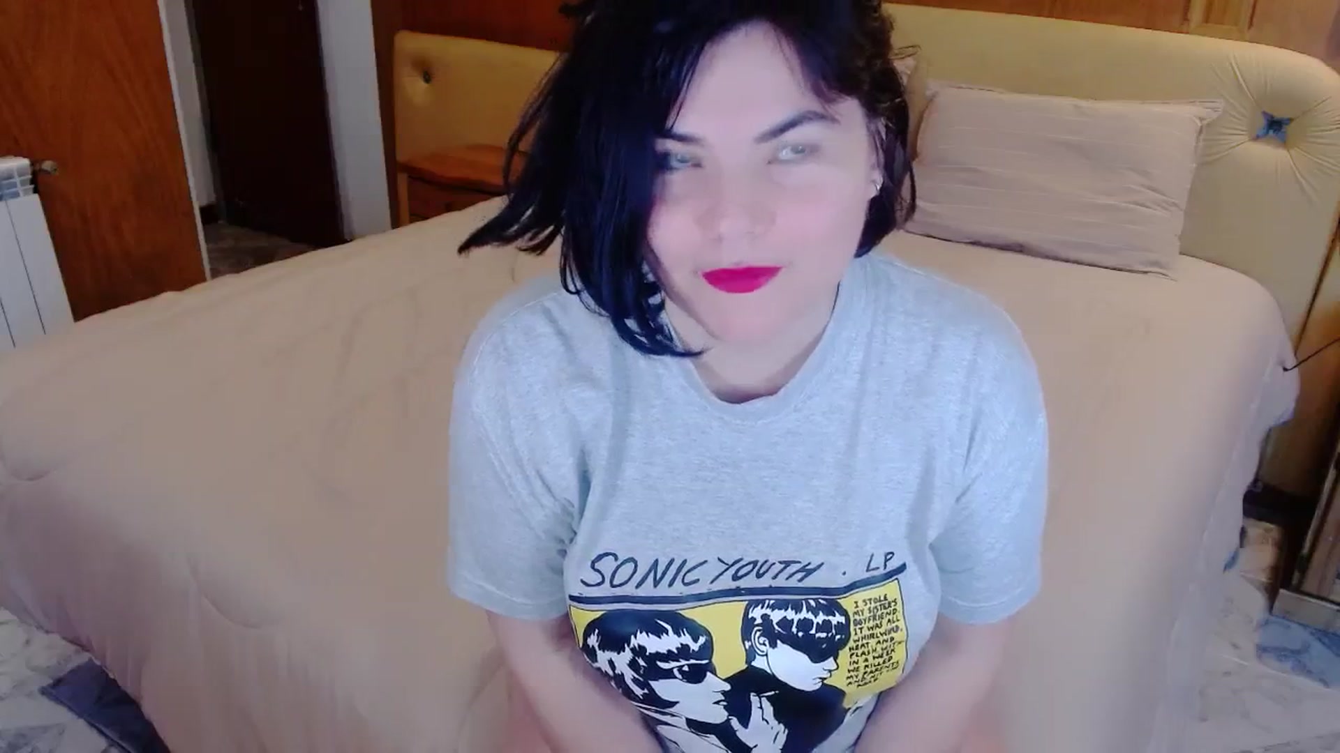 Gallery image thumbnail from SomeoneReal's myfreecams stream on, 06/01/2024, 19:42 image 18 of 20