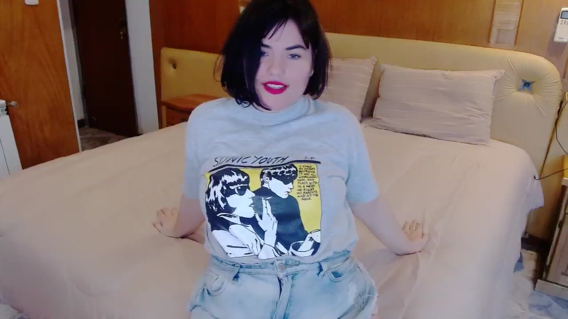 Gallery image thumbnail from SomeoneReal's myfreecams stream on, 06/01/2024, 19:42 image 9 of 20