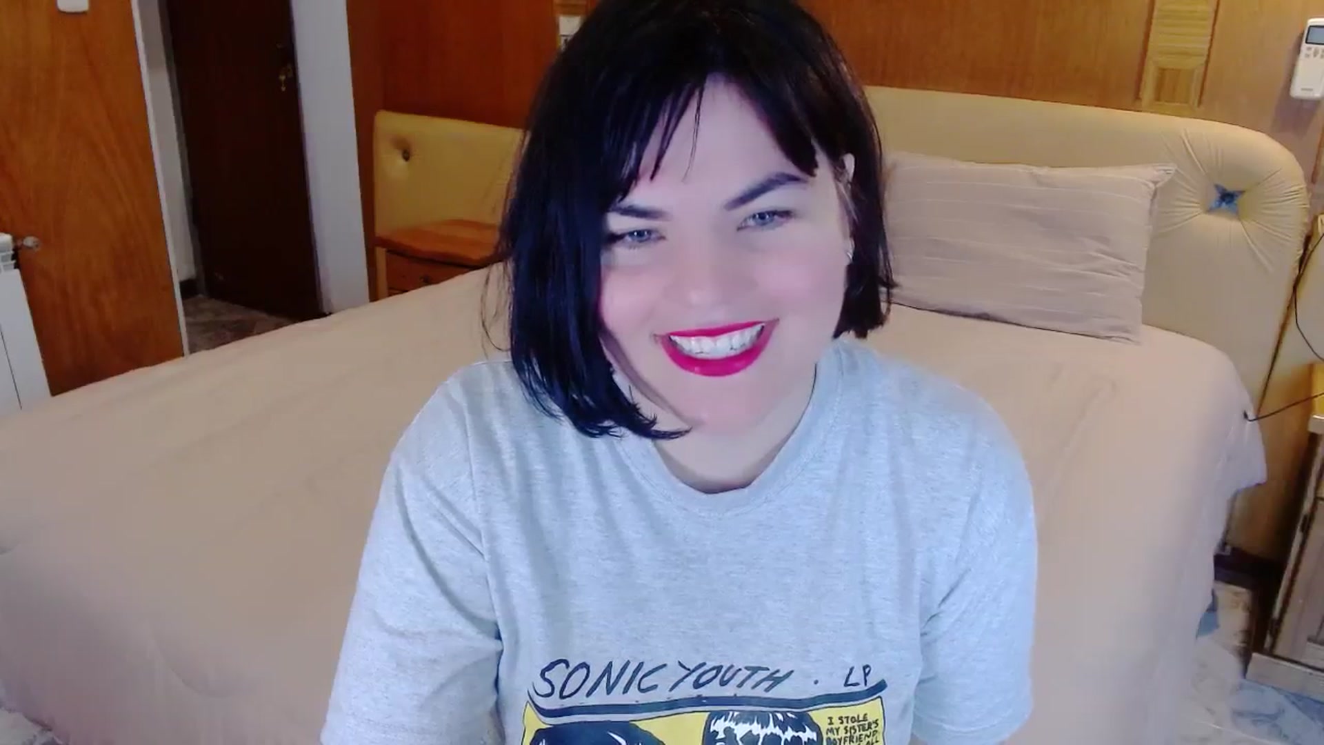 Gallery image thumbnail from SomeoneReal's myfreecams stream on, 06/01/2024, 19:42 image 10 of 20