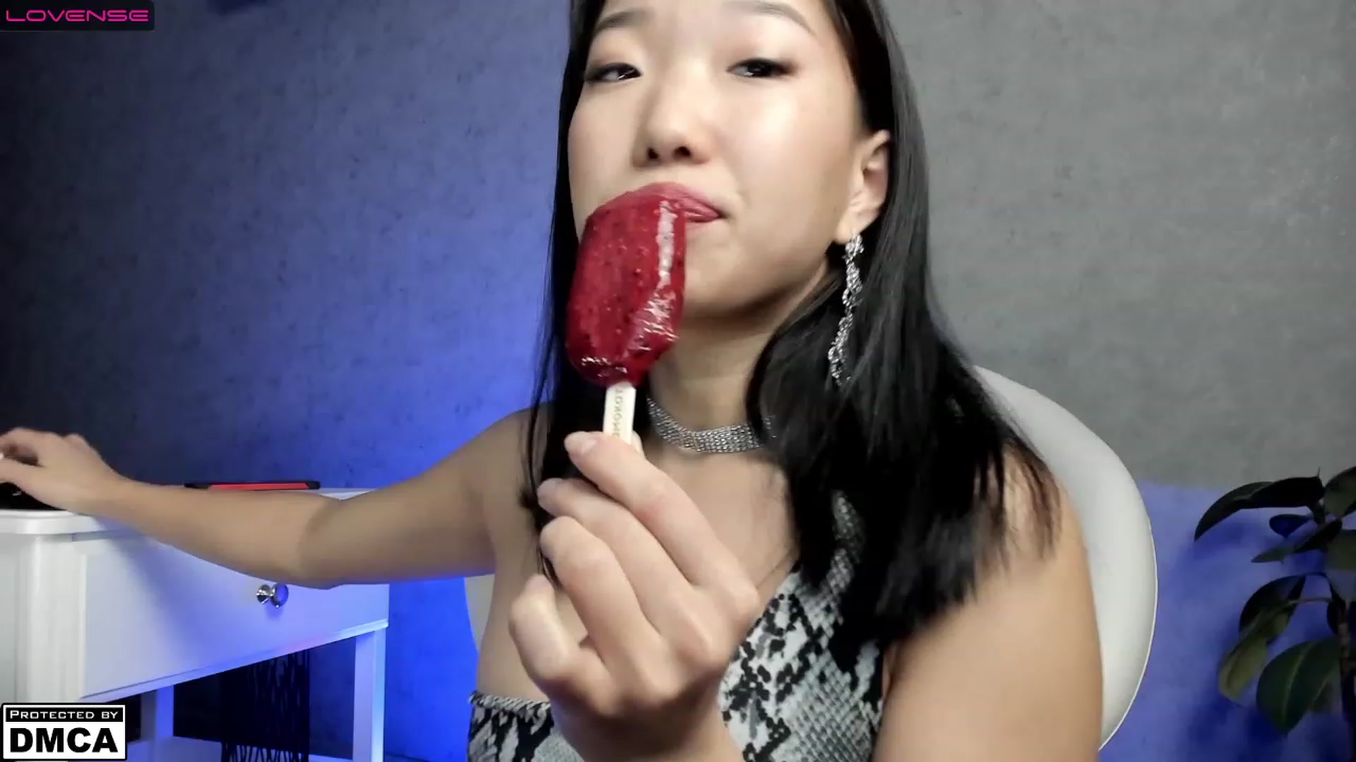 Gallery image thumbnail from SonMi's myfreecams stream on, 12/21/2022, 23:07 image 19 of 20