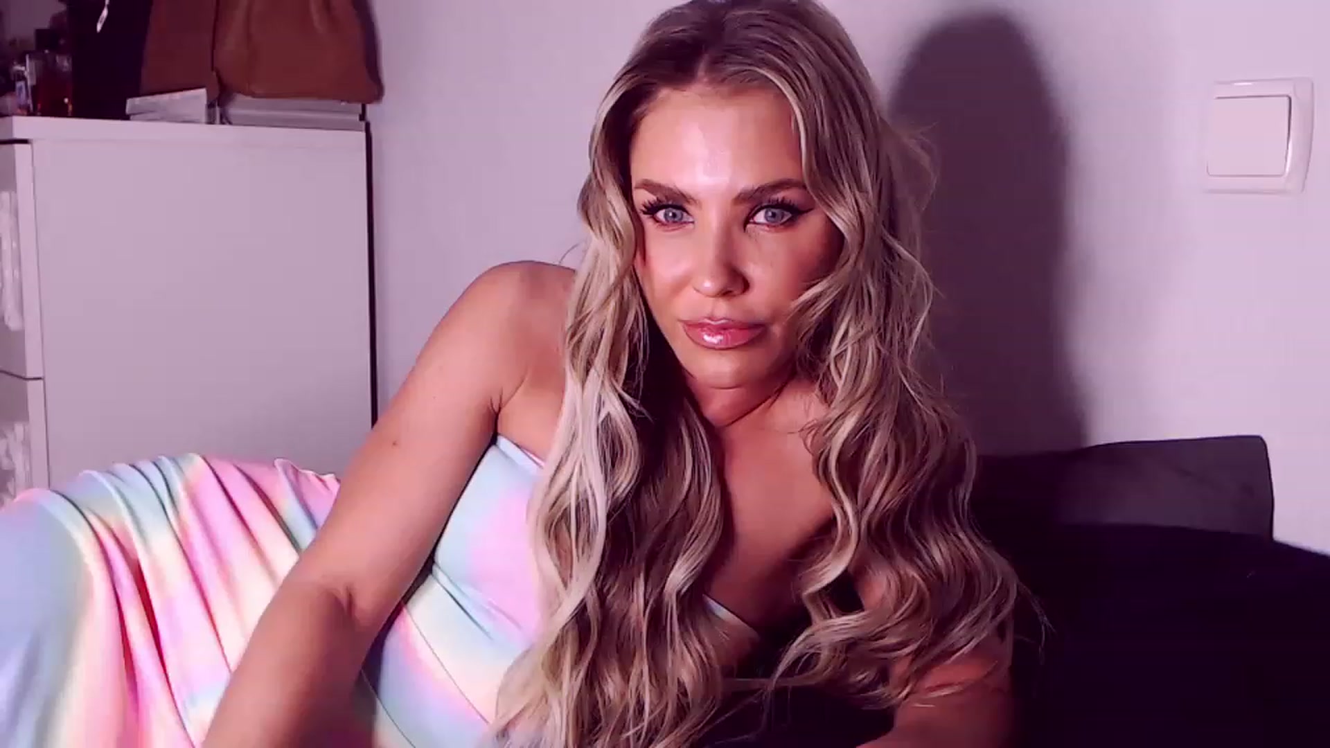 Gallery image thumbnail from Sona_Bambina's myfreecams stream on, 01/30/2023, 05:48 image 14 of 20