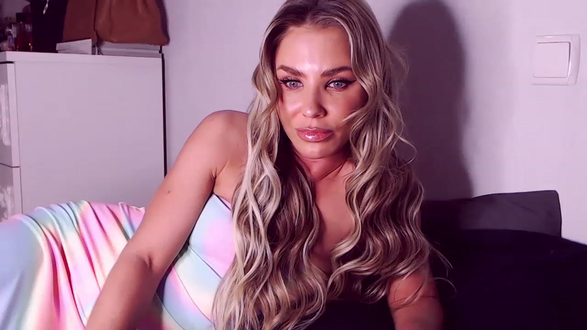 Gallery image thumbnail from Sona_Bambina's myfreecams stream on, 01/30/2023, 05:48 image 5 of 20