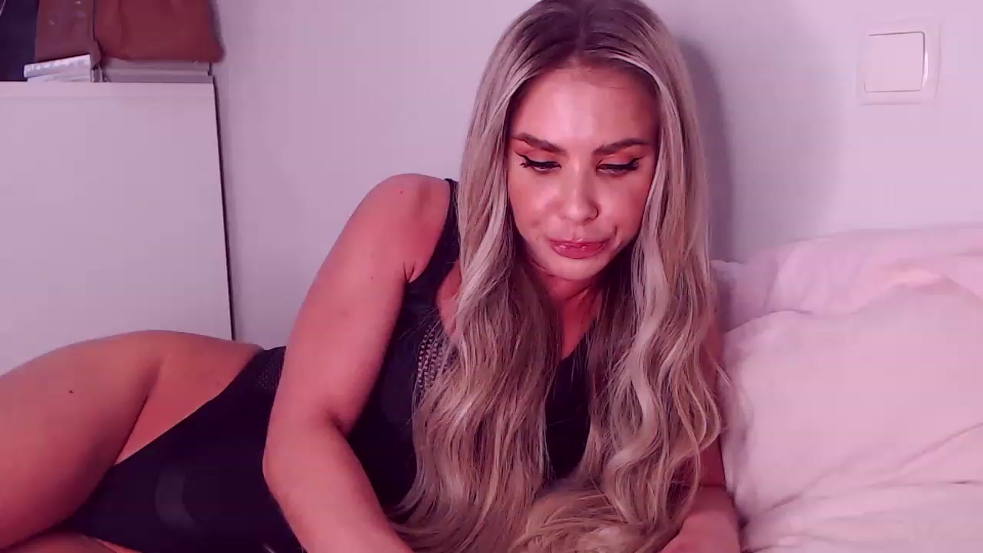 Gallery image thumbnail from Sona_Bambina's myfreecams stream on, 02/07/2023, 06:59 image 4 of 20