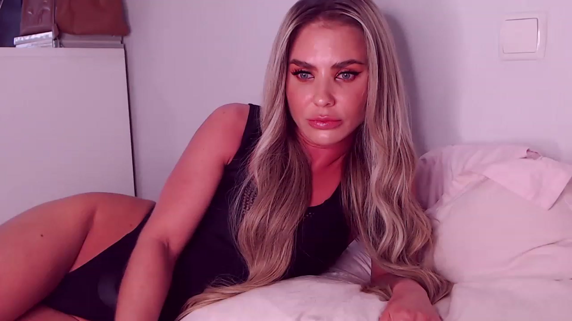 Gallery image thumbnail from Sona_Bambina's myfreecams stream on, 02/07/2023, 06:59 image 15 of 20