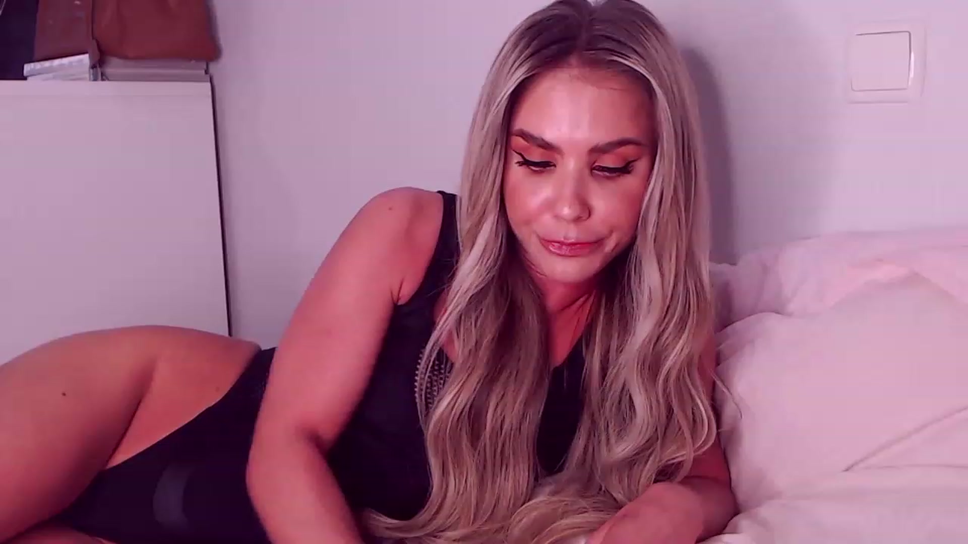 Gallery image thumbnail from Sona_Bambina's myfreecams stream on, 02/07/2023, 06:59 image 1 of 20