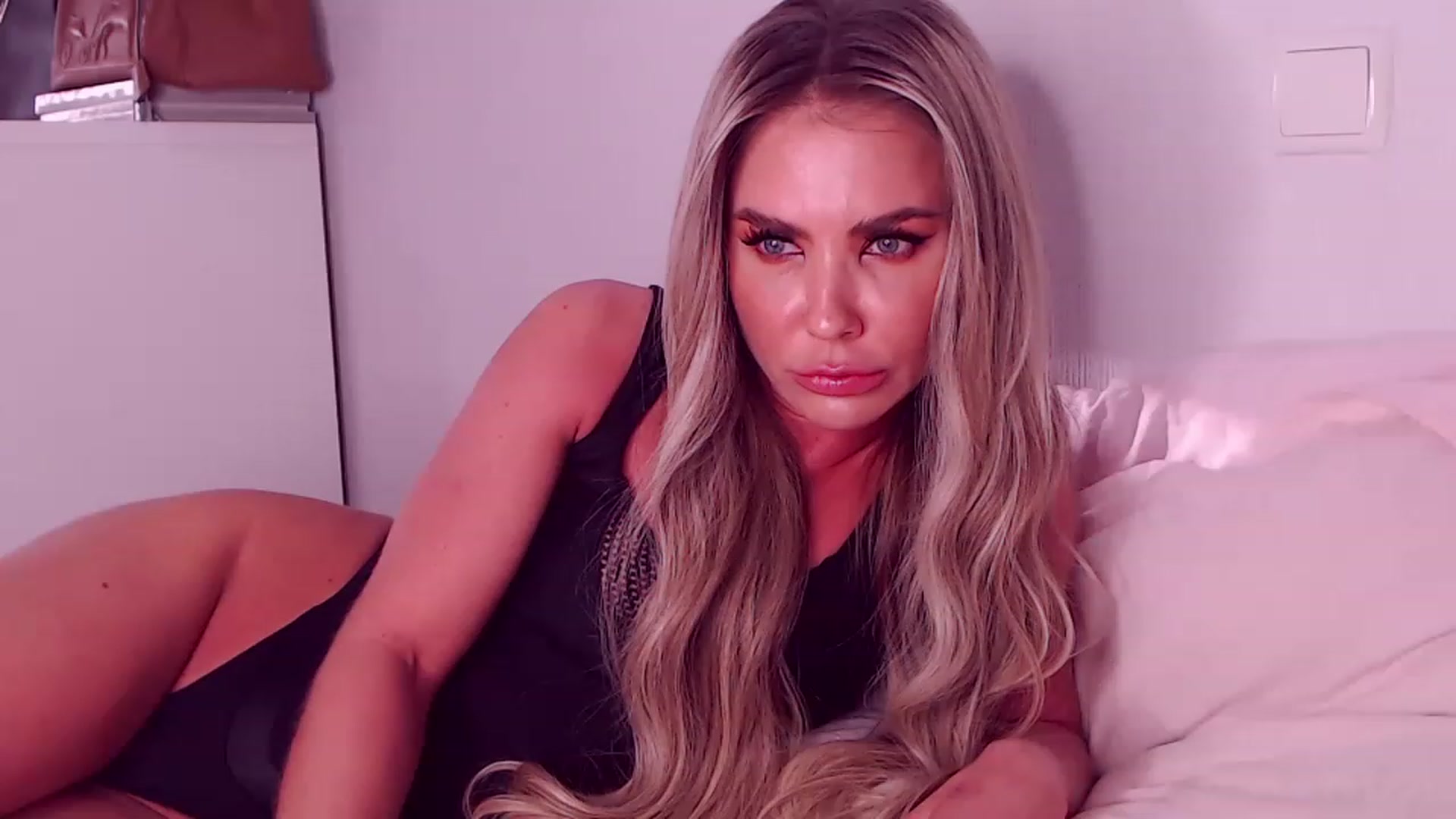 Gallery image thumbnail from Sona_Bambina's myfreecams stream on, 02/07/2023, 06:59 image 5 of 20