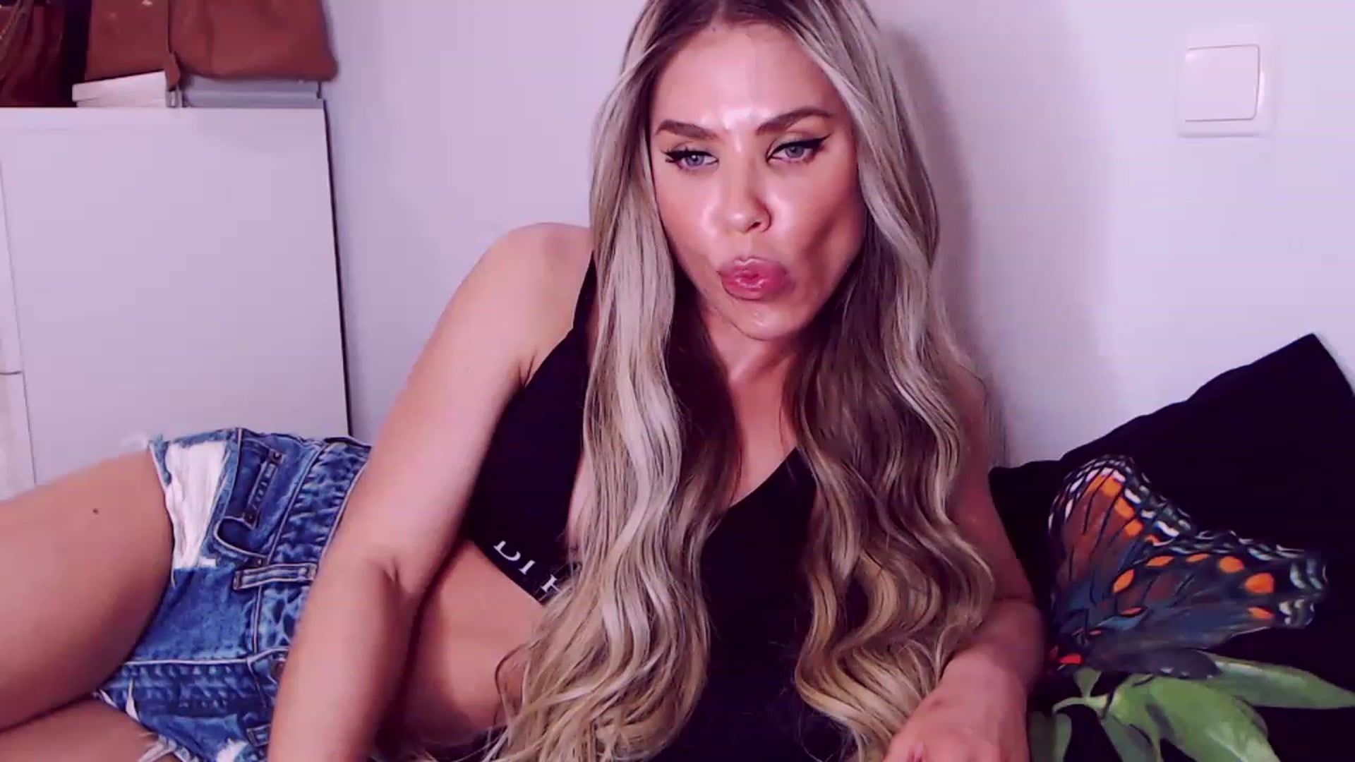 Gallery image thumbnail from Sona_Bambina's myfreecams stream on, 02/20/2023, 05:53 image 3 of 20