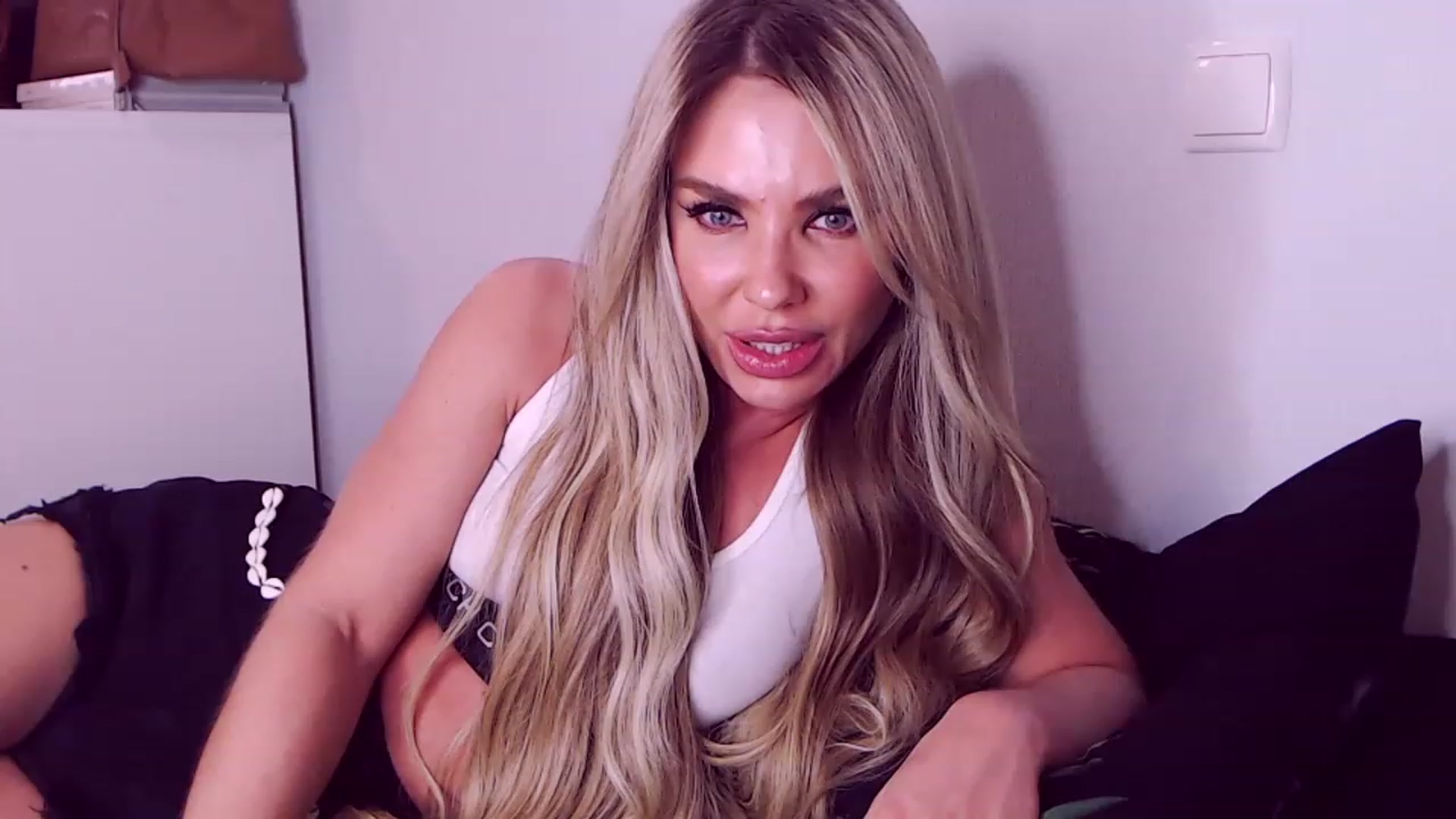Gallery image thumbnail from Sona_Bambina's myfreecams stream on, 02/21/2023, 06:49 image 10 of 20