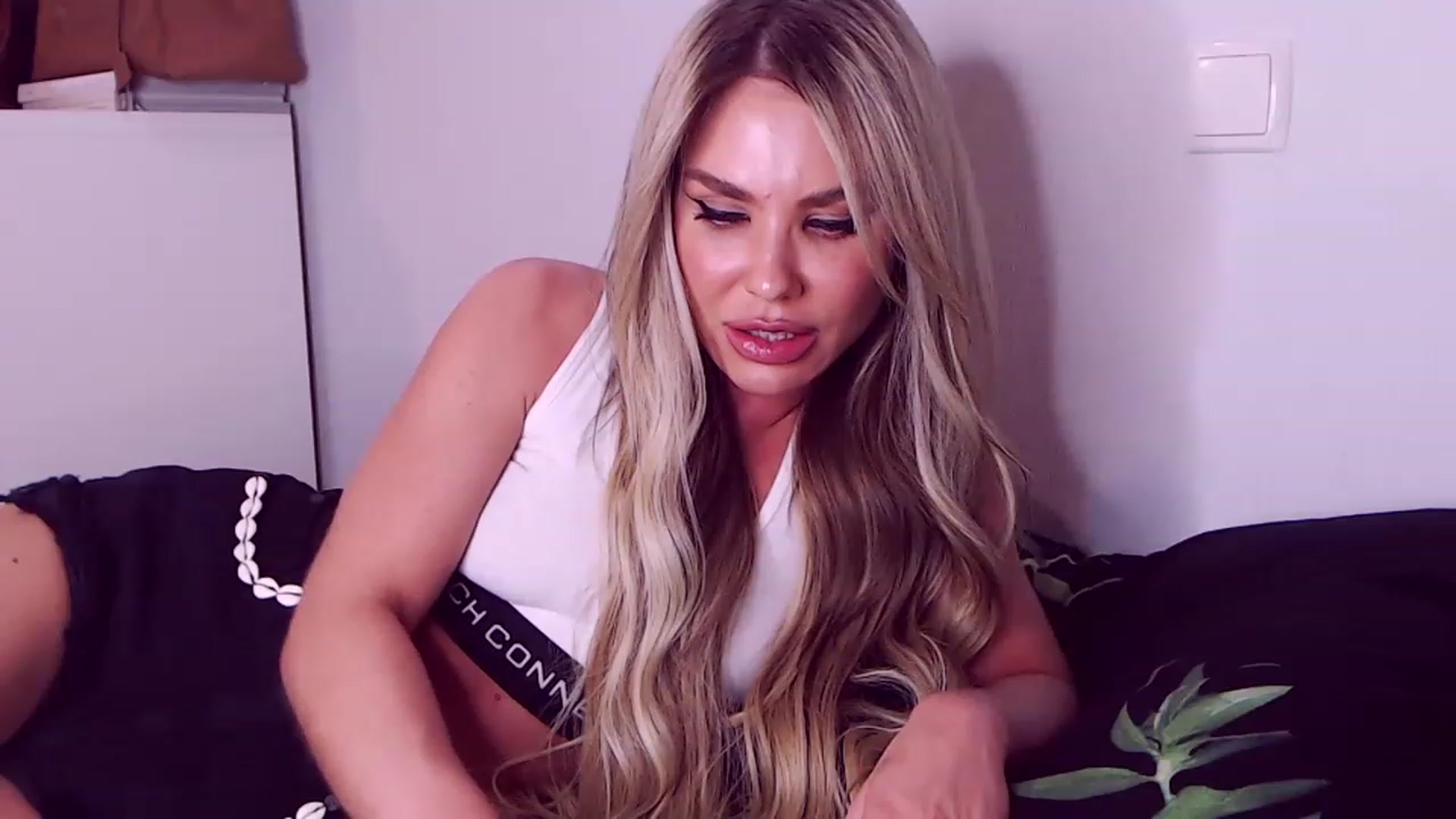 Gallery image thumbnail from Sona_Bambina's myfreecams stream on, 02/21/2023, 06:49 image 3 of 20
