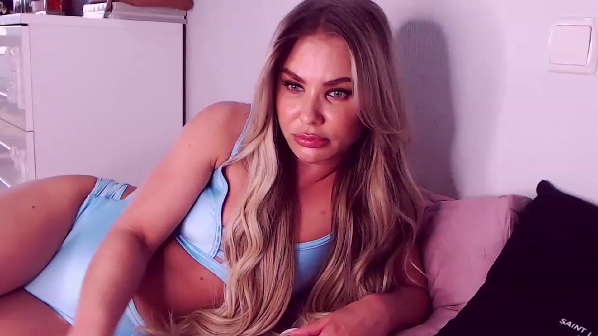 Gallery image thumbnail from Sona_Bambina's myfreecams stream on, 04/26/2023, 05:10 image 1 of 20