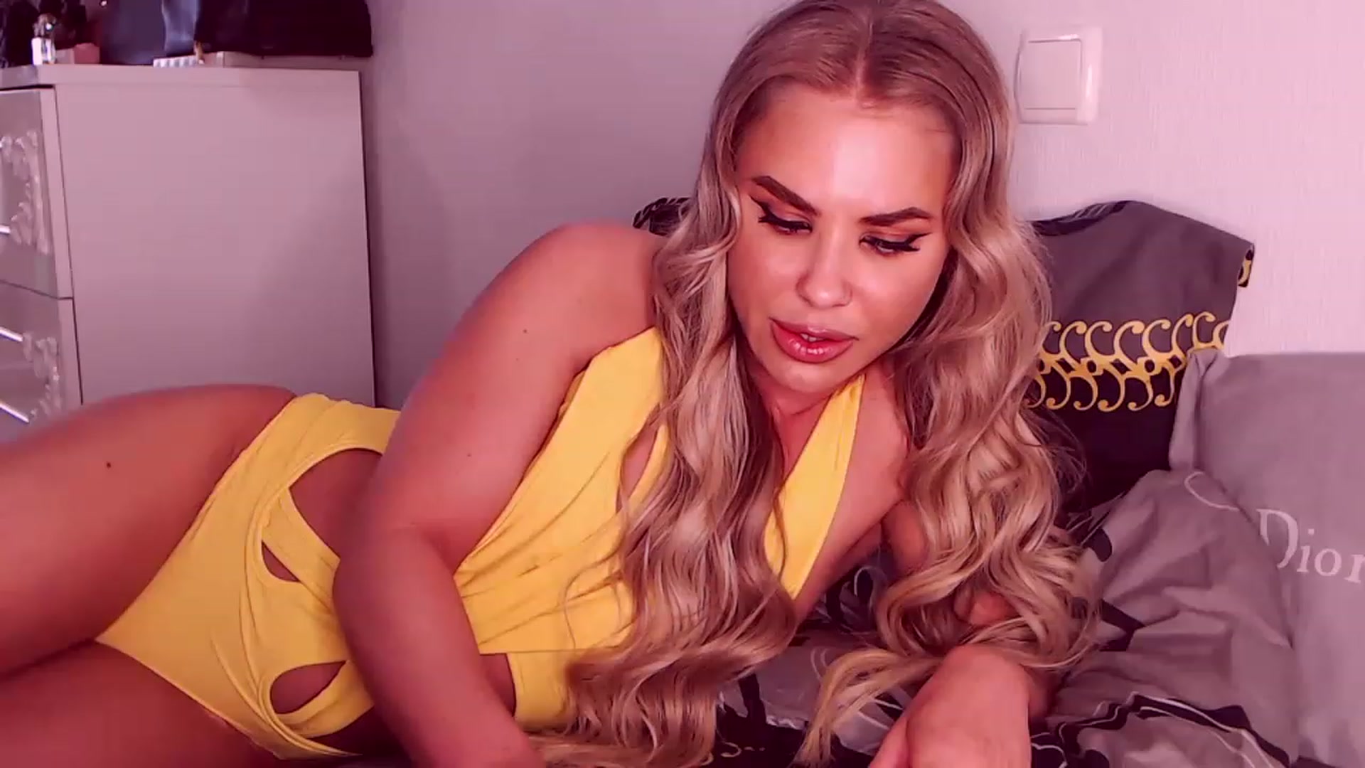 Gallery image thumbnail from Sona_Bambina's myfreecams stream on, 06/05/2023, 04:53 image 7 of 20
