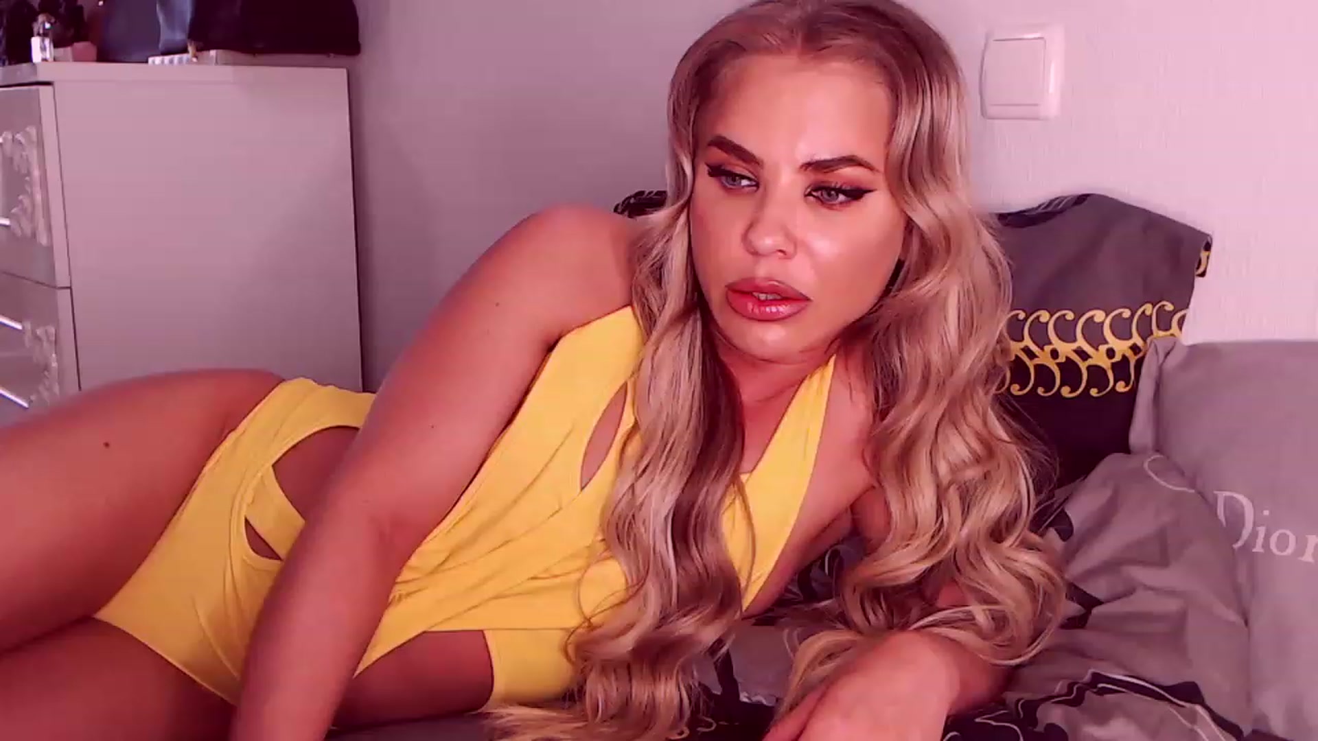 Gallery image thumbnail from Sona_Bambina's myfreecams stream on, 06/05/2023, 04:53 image 5 of 20