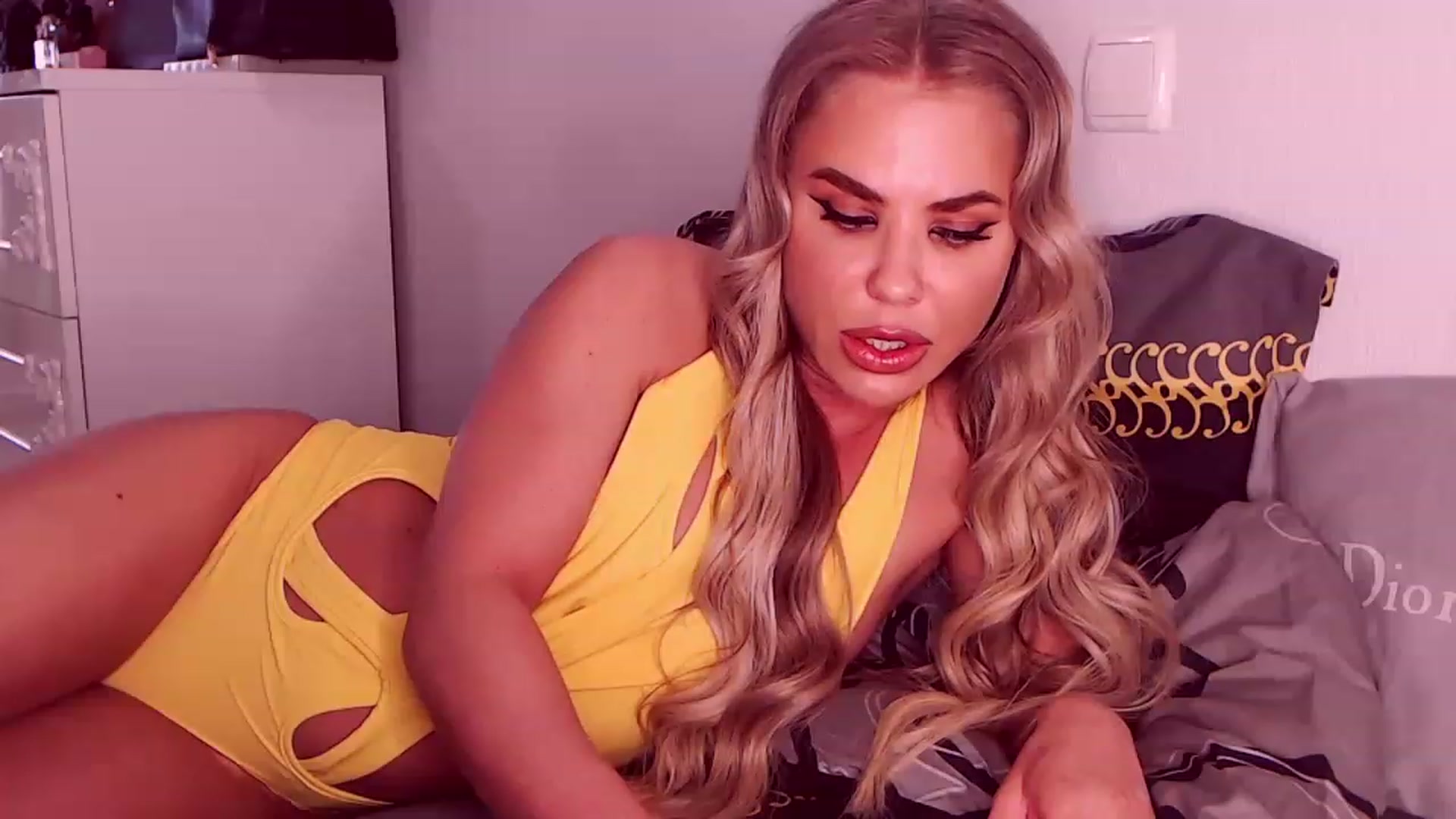 Gallery image thumbnail from Sona_Bambina's myfreecams stream on, 06/05/2023, 04:53 image 6 of 20