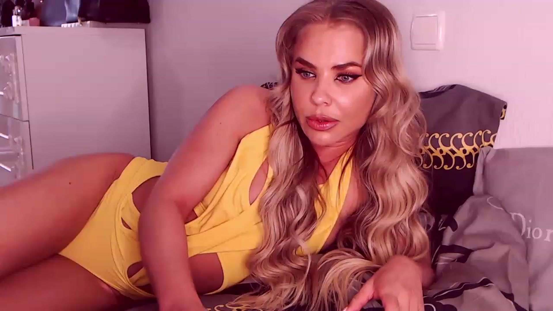 Gallery image thumbnail from Sona_Bambina's myfreecams stream on, 06/05/2023, 05:25 image 18 of 20