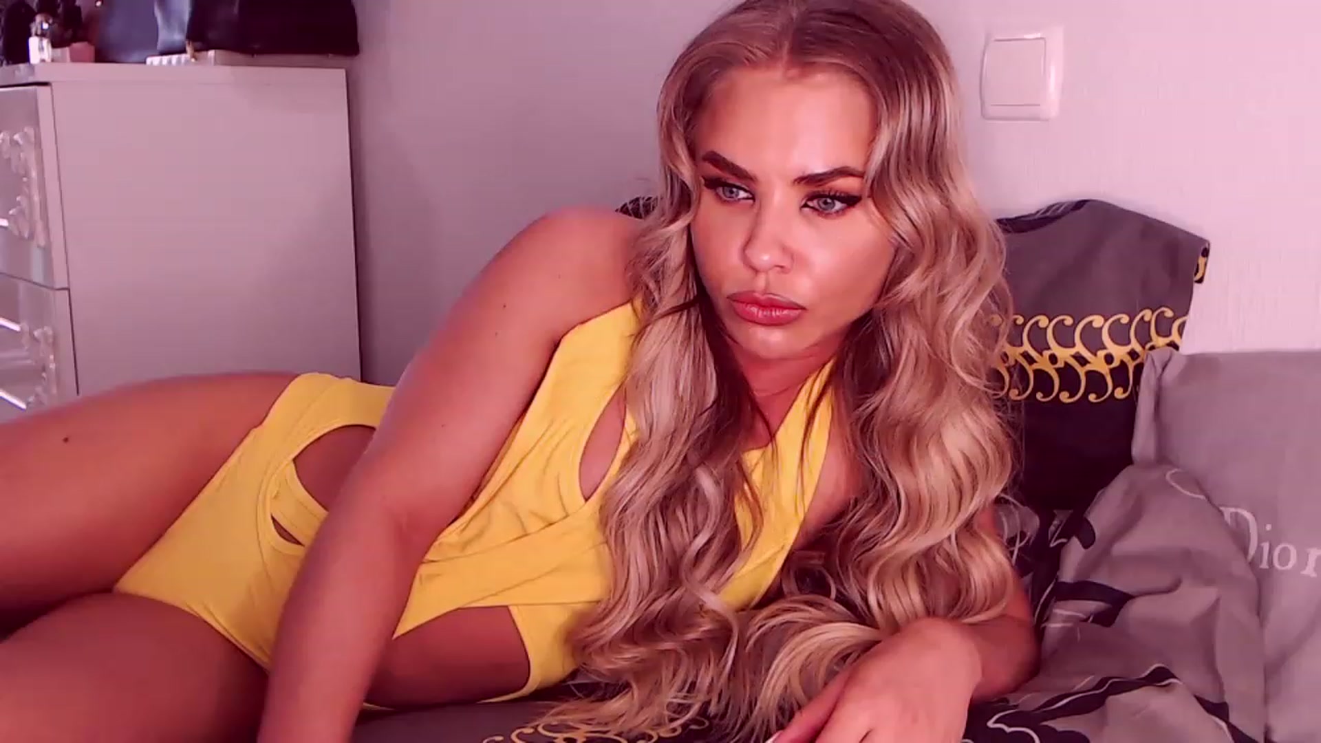 Gallery image thumbnail from Sona_Bambina's myfreecams stream on, 06/05/2023, 05:25 image 14 of 20