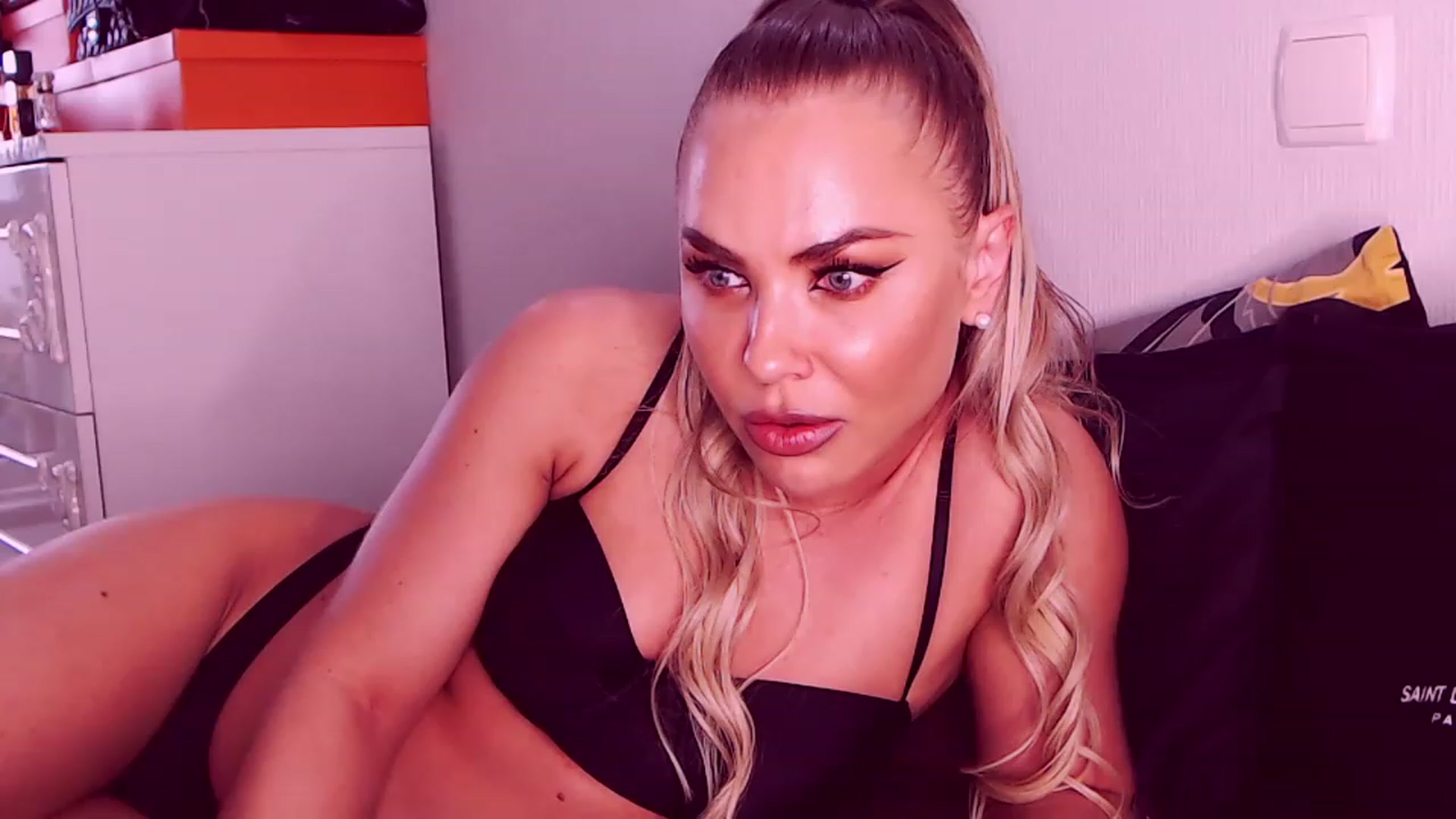 Gallery image thumbnail from Sona_Bambina's myfreecams stream on, 06/09/2023, 05:48 image 18 of 20