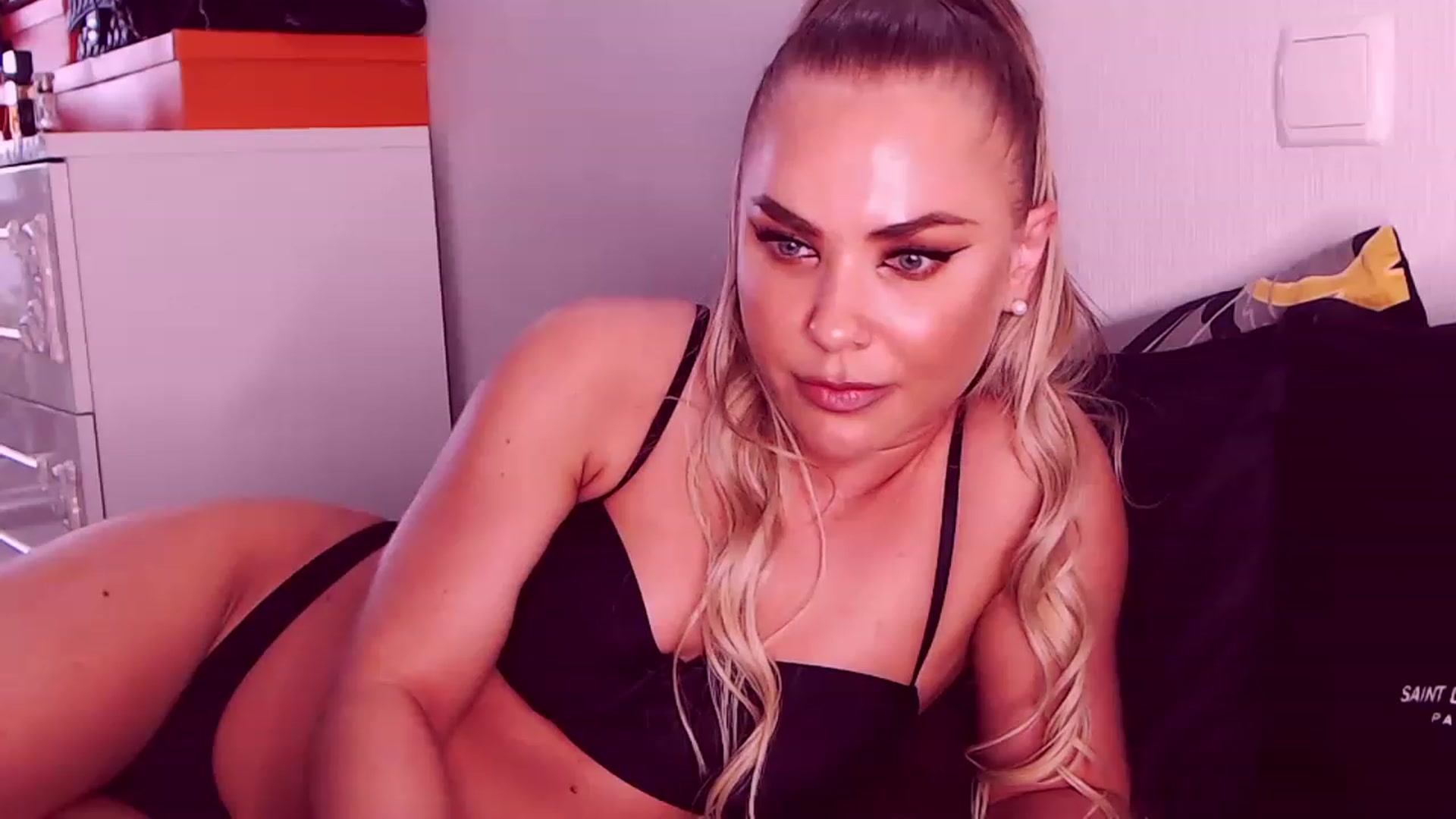Gallery image thumbnail from Sona_Bambina's myfreecams stream on, 06/09/2023, 05:48 image 20 of 20