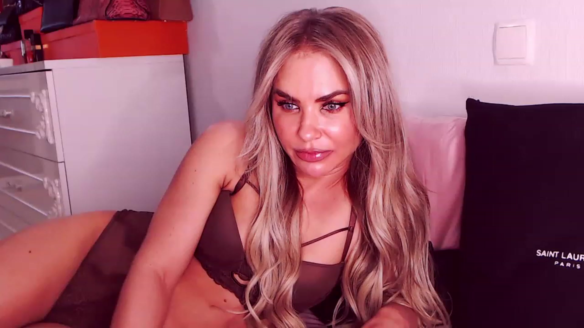Gallery image thumbnail from Sona_Bambina's myfreecams stream on, 06/27/2023, 04:43 image 13 of 20