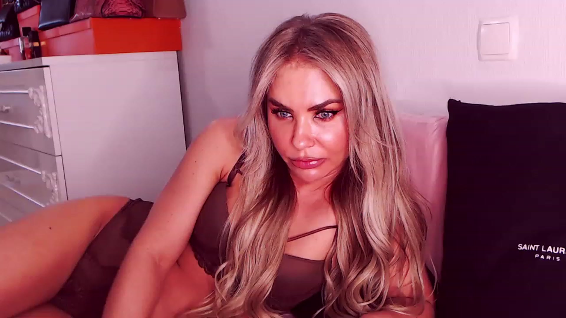 Gallery image thumbnail from Sona_Bambina's myfreecams stream on, 06/27/2023, 05:57 image 4 of 20