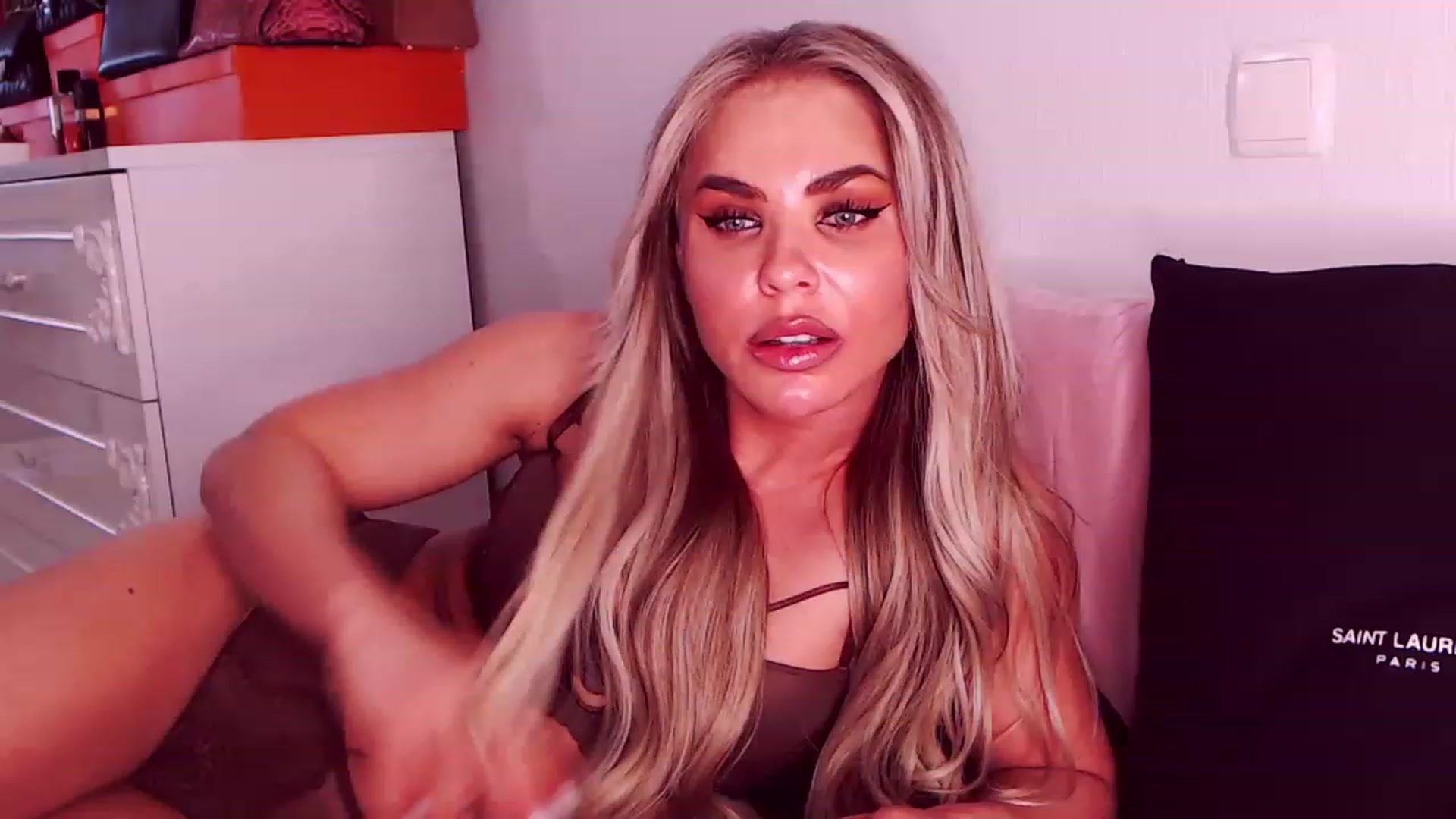 Gallery image thumbnail from Sona_Bambina's myfreecams stream on, 06/27/2023, 05:57 image 7 of 20