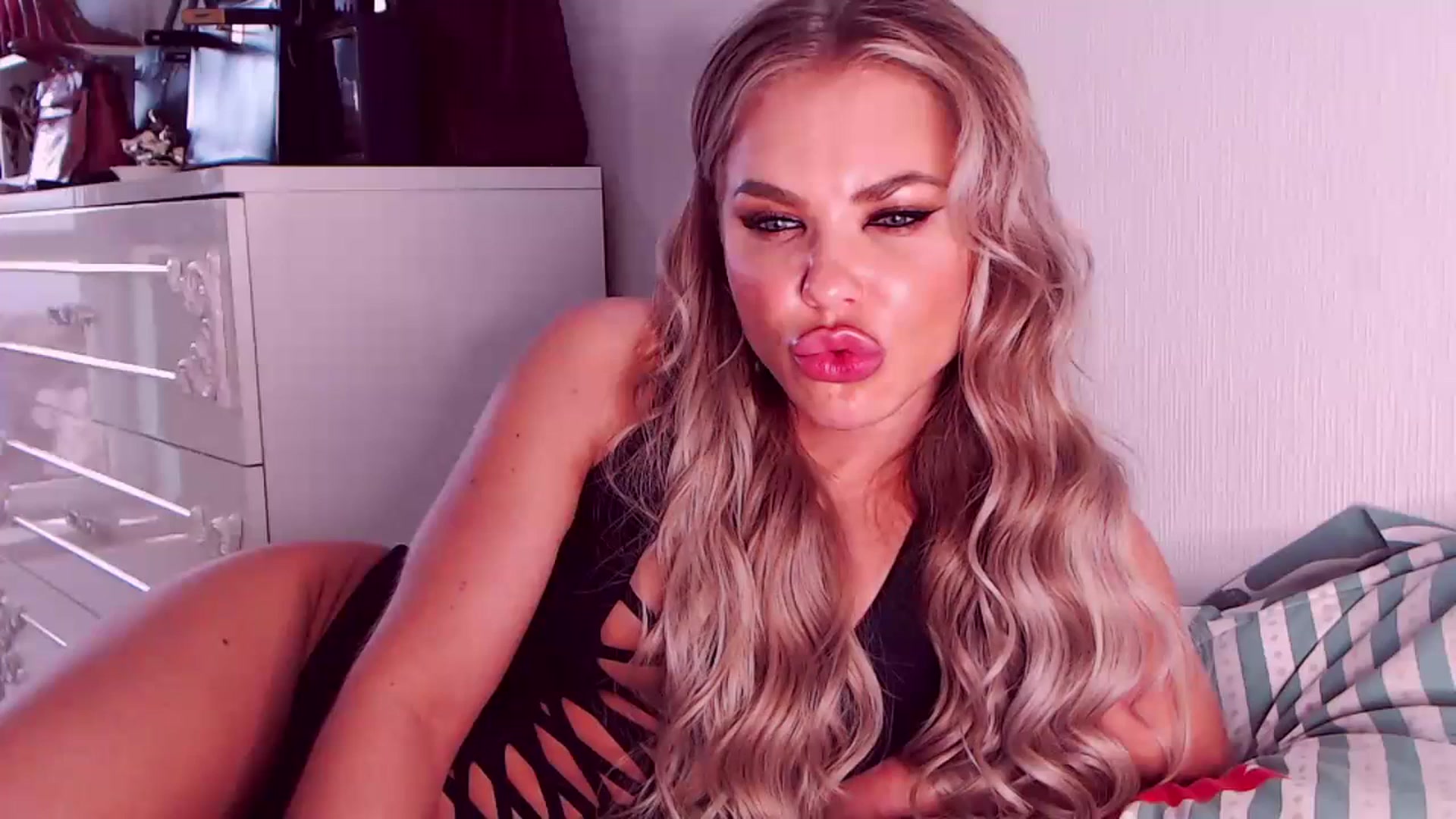 Gallery image thumbnail from Sona_Bambina's myfreecams stream on, 07/15/2023, 06:55 image 1 of 20