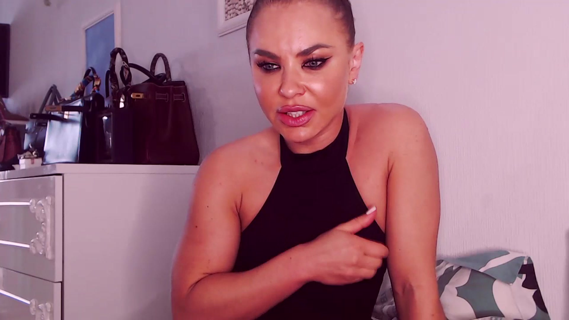 Gallery image thumbnail from Sona_Bambina's myfreecams stream on, 07/16/2023, 06:15 image 14 of 20