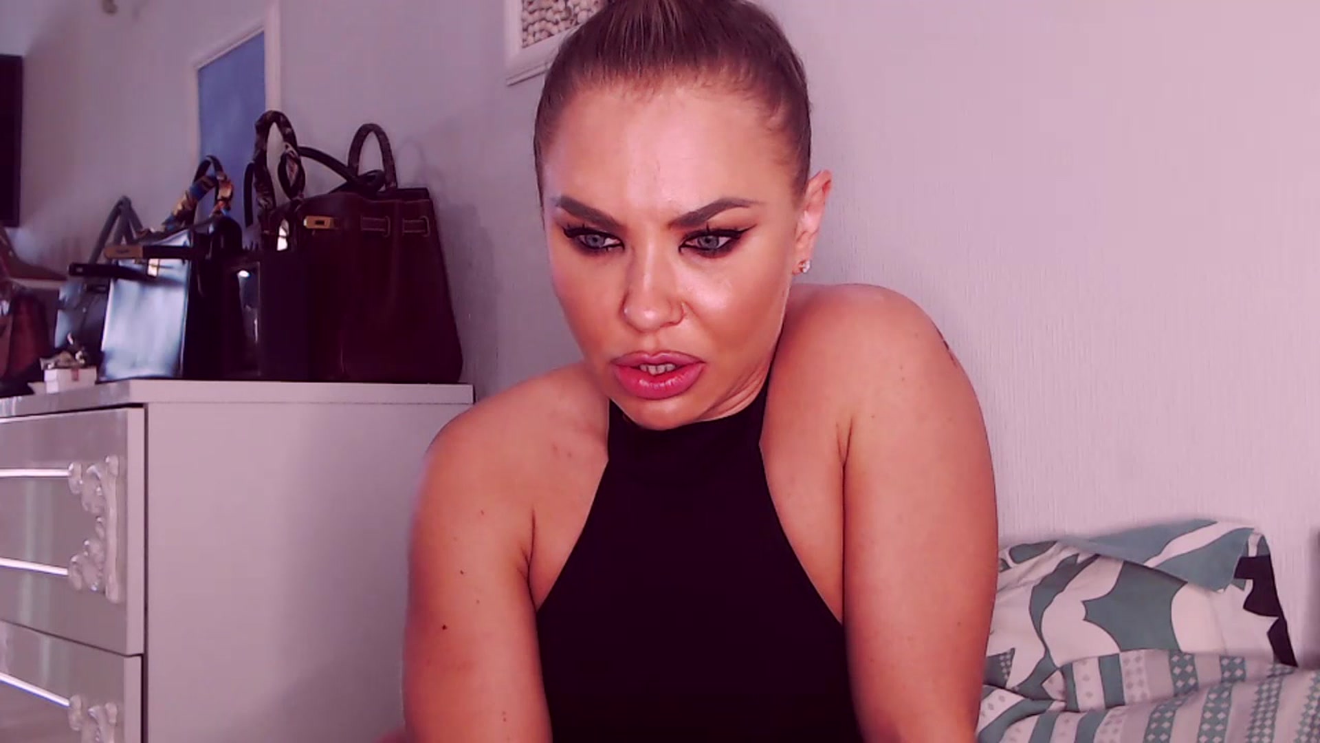 Gallery image thumbnail from Sona_Bambina's myfreecams stream on, 07/16/2023, 06:15 image 2 of 20