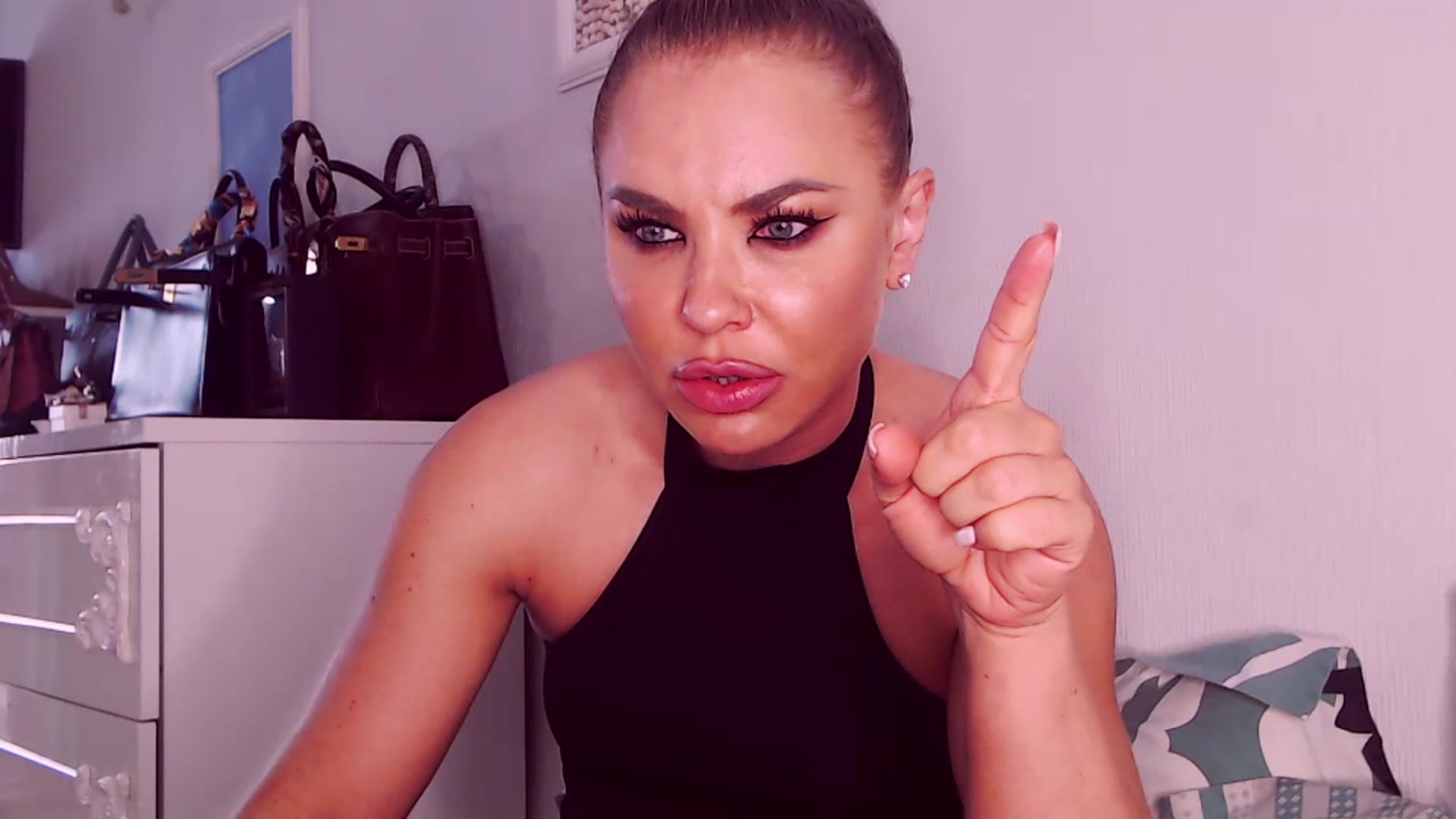 Gallery image thumbnail from Sona_Bambina's myfreecams stream on, 07/16/2023, 06:15 image 13 of 20