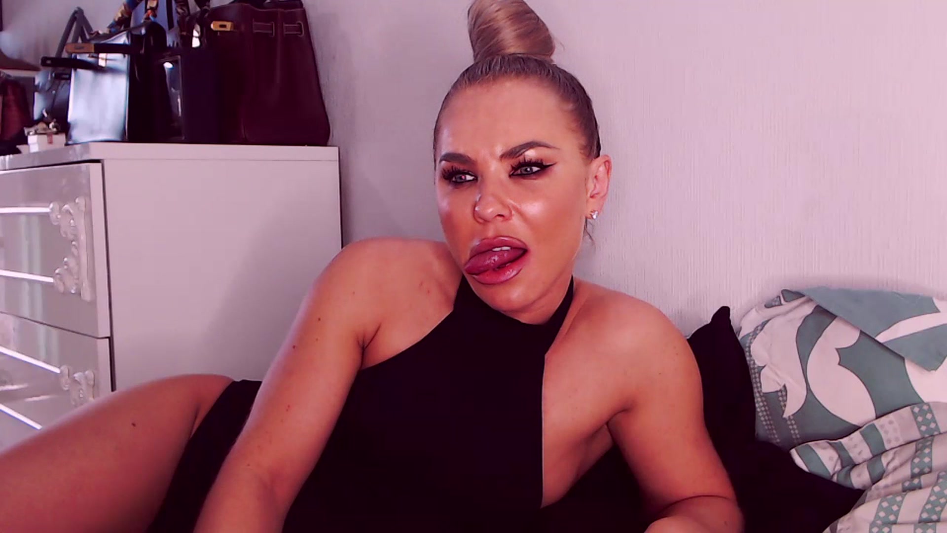Gallery image thumbnail from Sona_Bambina's myfreecams stream on, 07/16/2023, 06:27 image 6 of 20