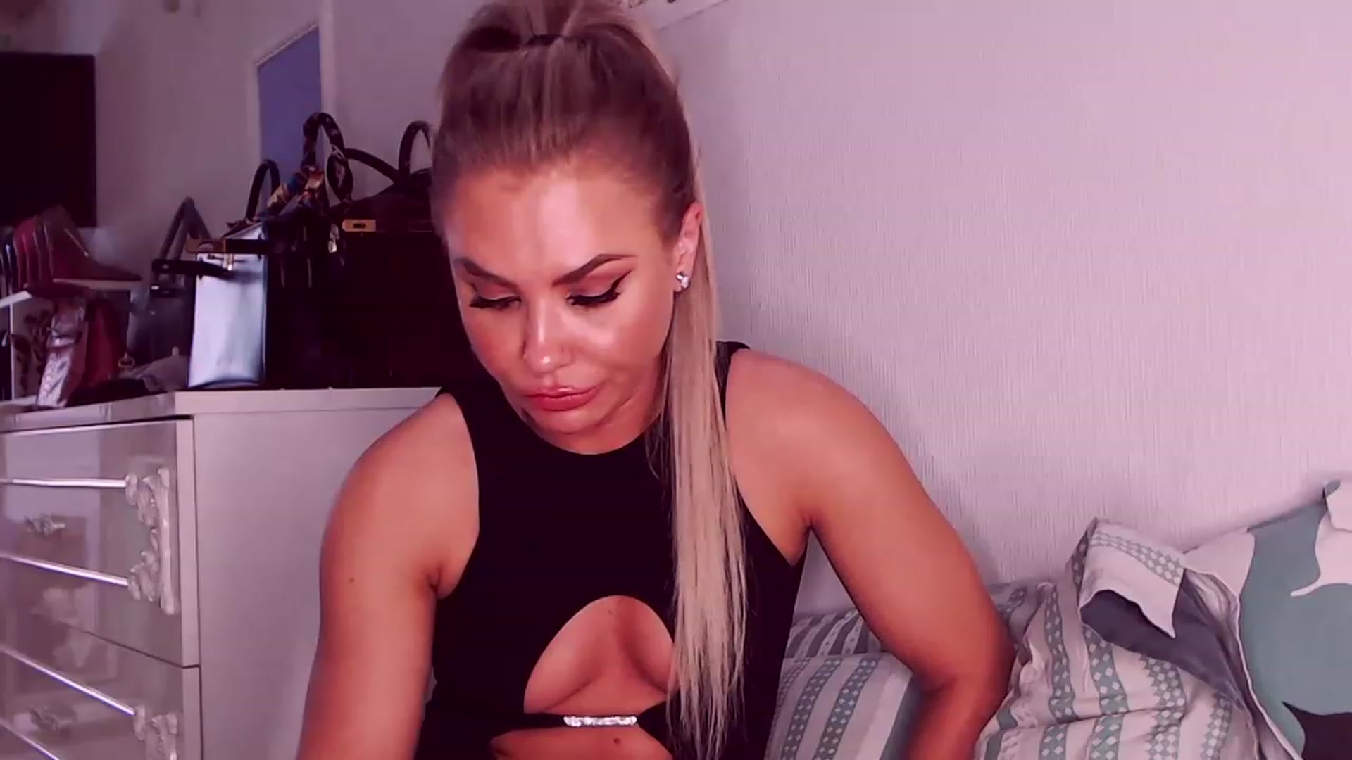 Gallery image thumbnail from Sona_Bambina's myfreecams stream on, 07/19/2023, 04:39 image 17 of 20