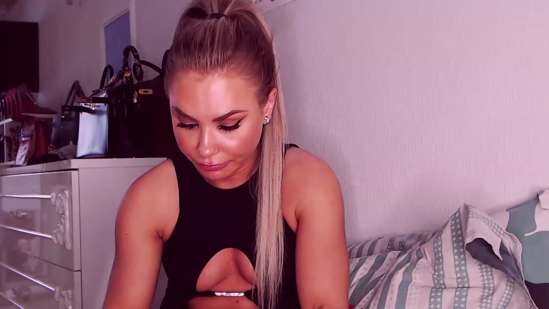 Gallery image thumbnail from Sona_Bambina's myfreecams stream on, 07/19/2023, 04:39 image 19 of 20