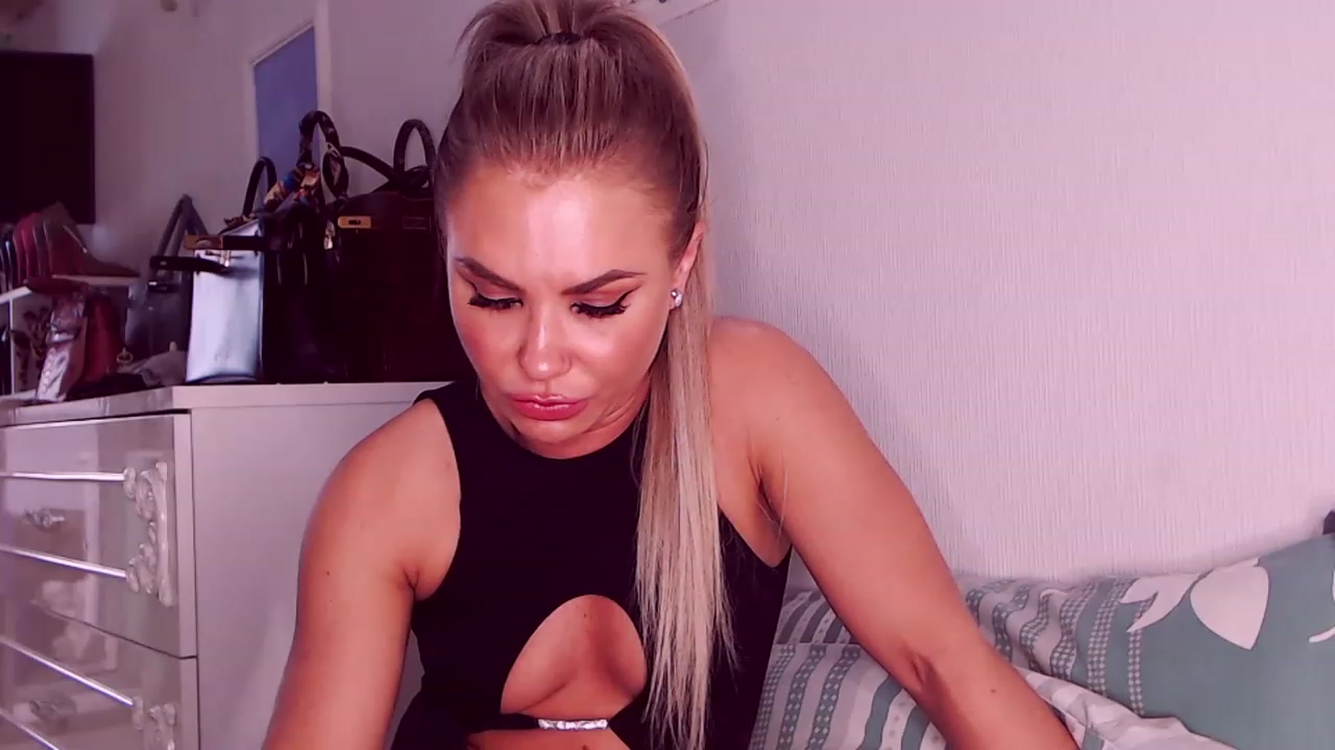 Gallery image thumbnail from Sona_Bambina's myfreecams stream on, 07/19/2023, 04:39 image 11 of 20