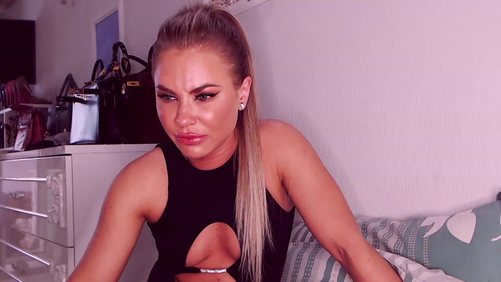 Gallery image thumbnail from Sona_Bambina's myfreecams stream on, 07/19/2023, 04:39 image 10 of 20