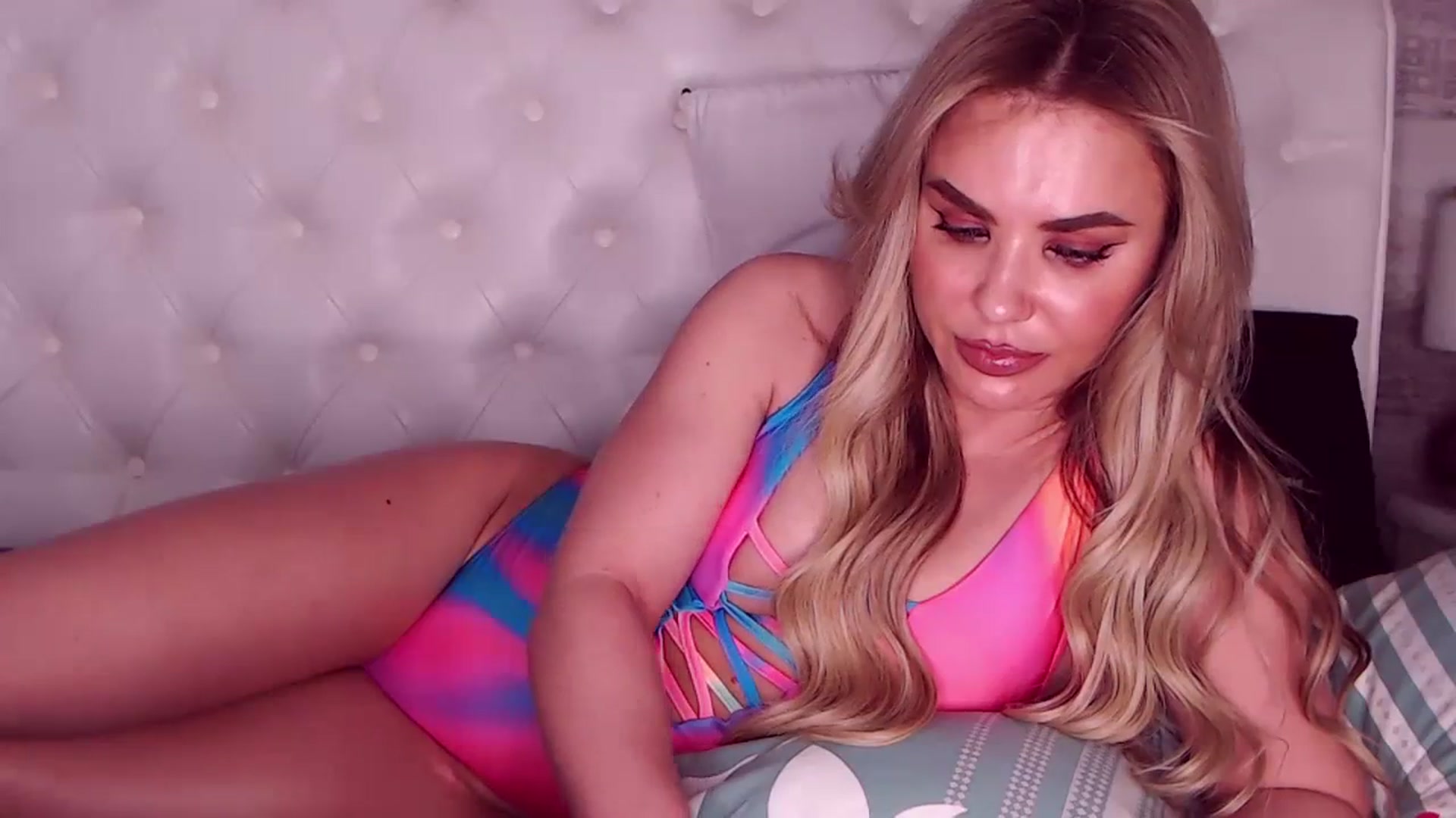 Gallery image thumbnail from Sona_Bambina's myfreecams stream on, 12/27/2023, 06:53 image 3 of 20