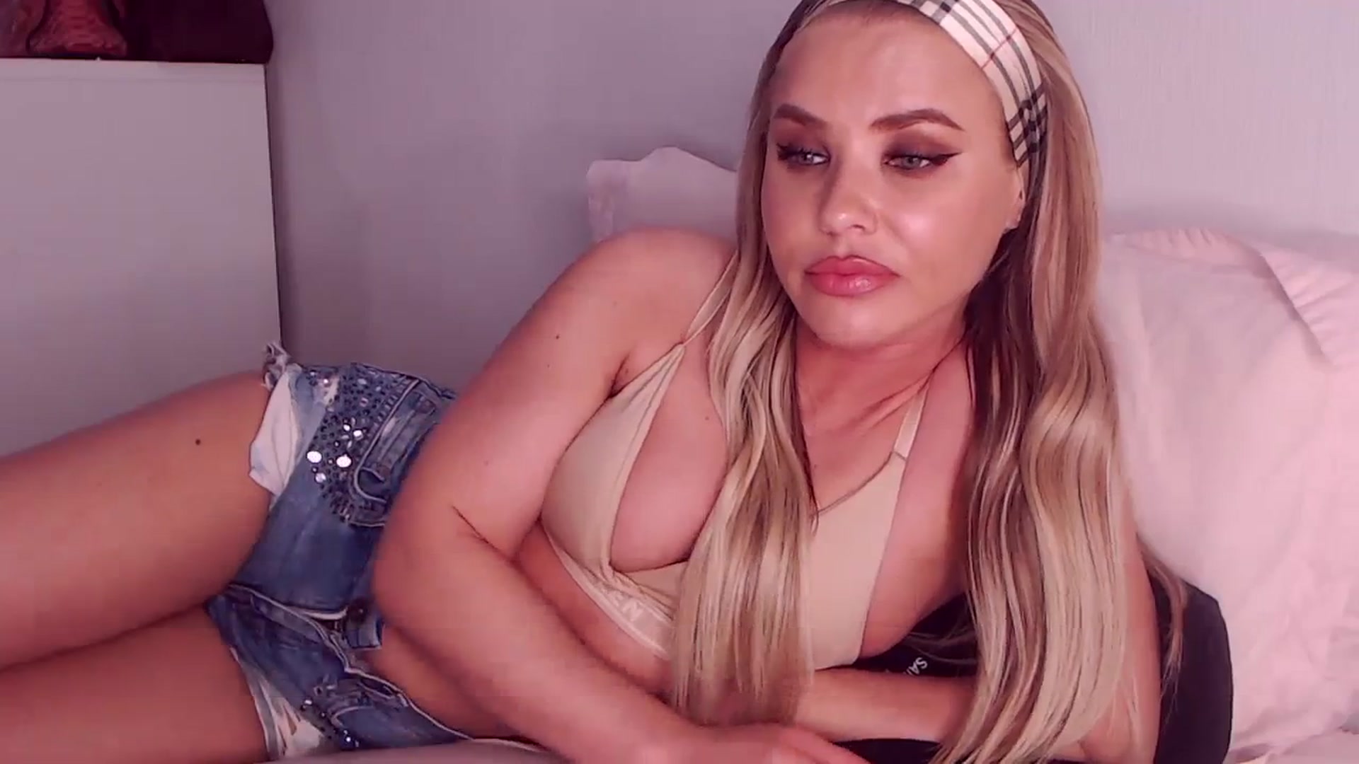 Gallery image thumbnail from Sona_Bambina's myfreecams stream on, 03/13/2024, 06:42 image 18 of 20