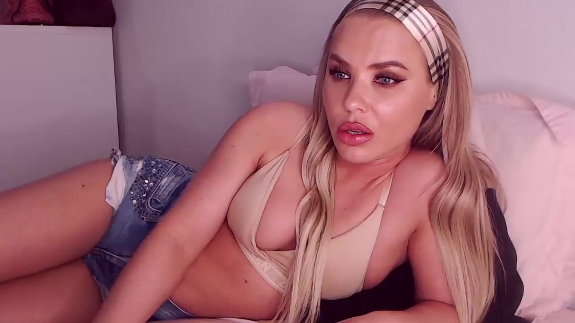 Gallery image thumbnail from Sona_Bambina's myfreecams stream on, 03/13/2024, 06:42 image 3 of 20