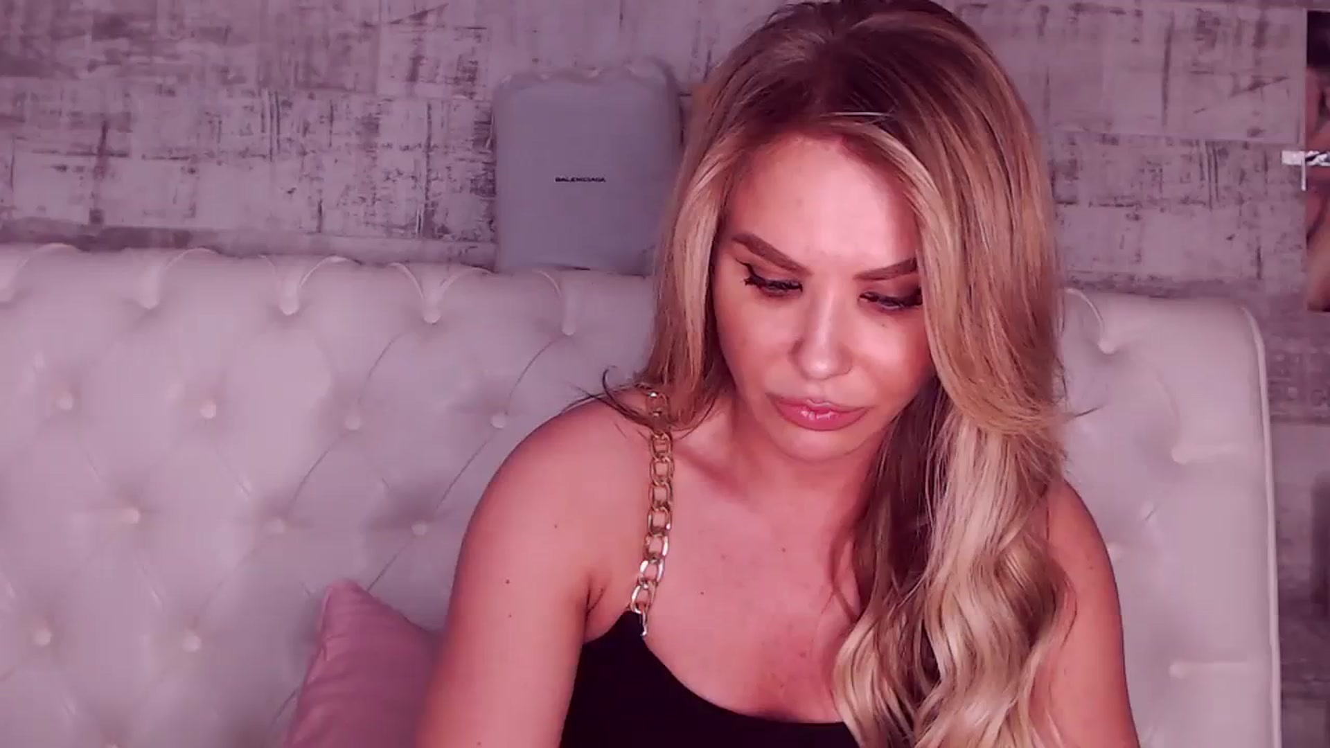 Gallery image thumbnail from Sona_Bambina's myfreecams stream on, 03/25/2024, 05:57 image 15 of 20