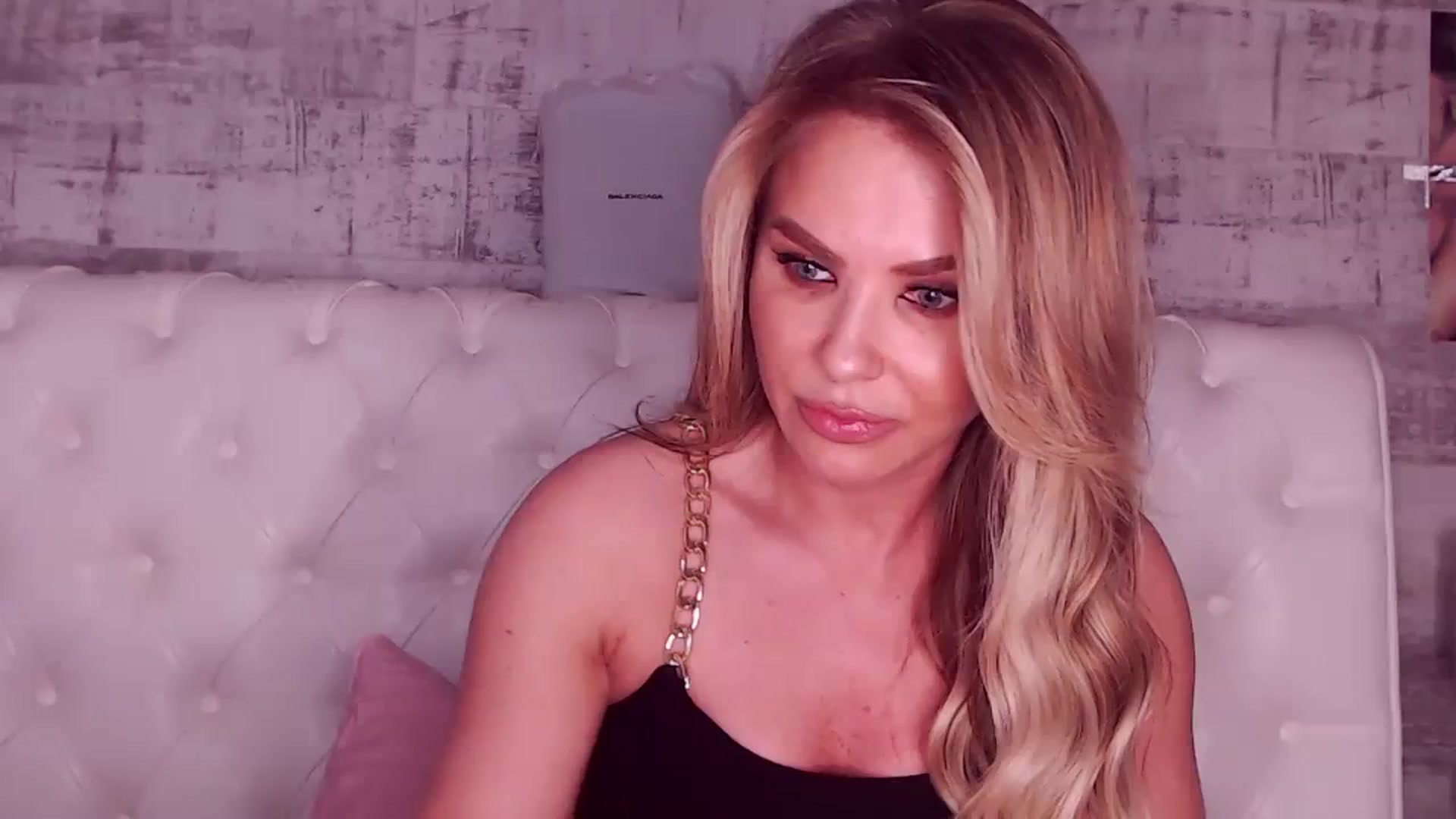Gallery image thumbnail from Sona_Bambina's myfreecams stream on, 03/25/2024, 05:57 image 12 of 20