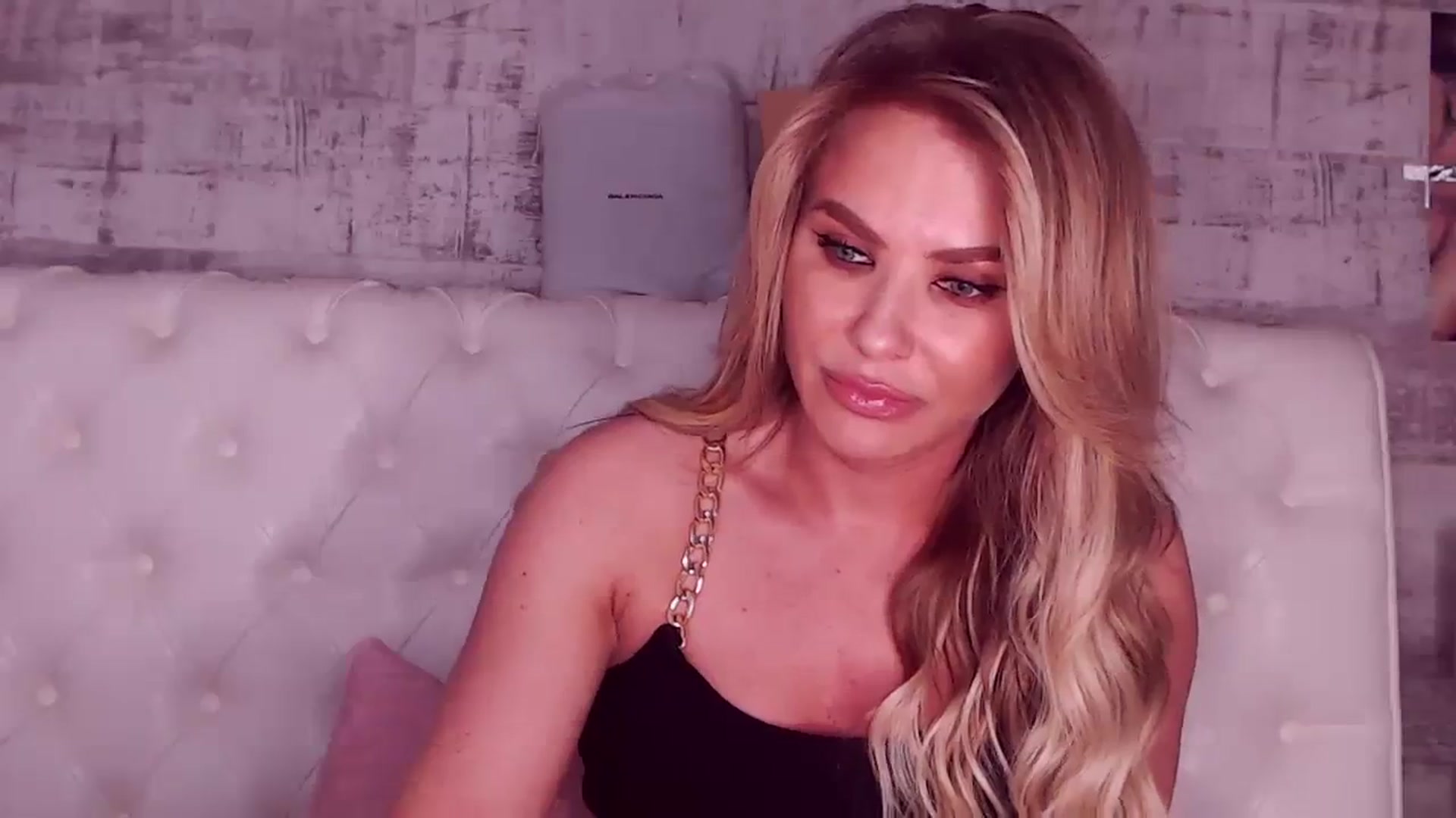 Gallery image thumbnail from Sona_Bambina's myfreecams stream on, 03/25/2024, 05:57 image 9 of 20