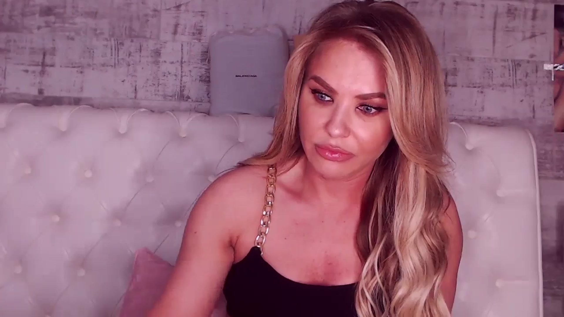 Gallery image thumbnail from Sona_Bambina's myfreecams stream on, 03/25/2024, 05:57 image 7 of 20
