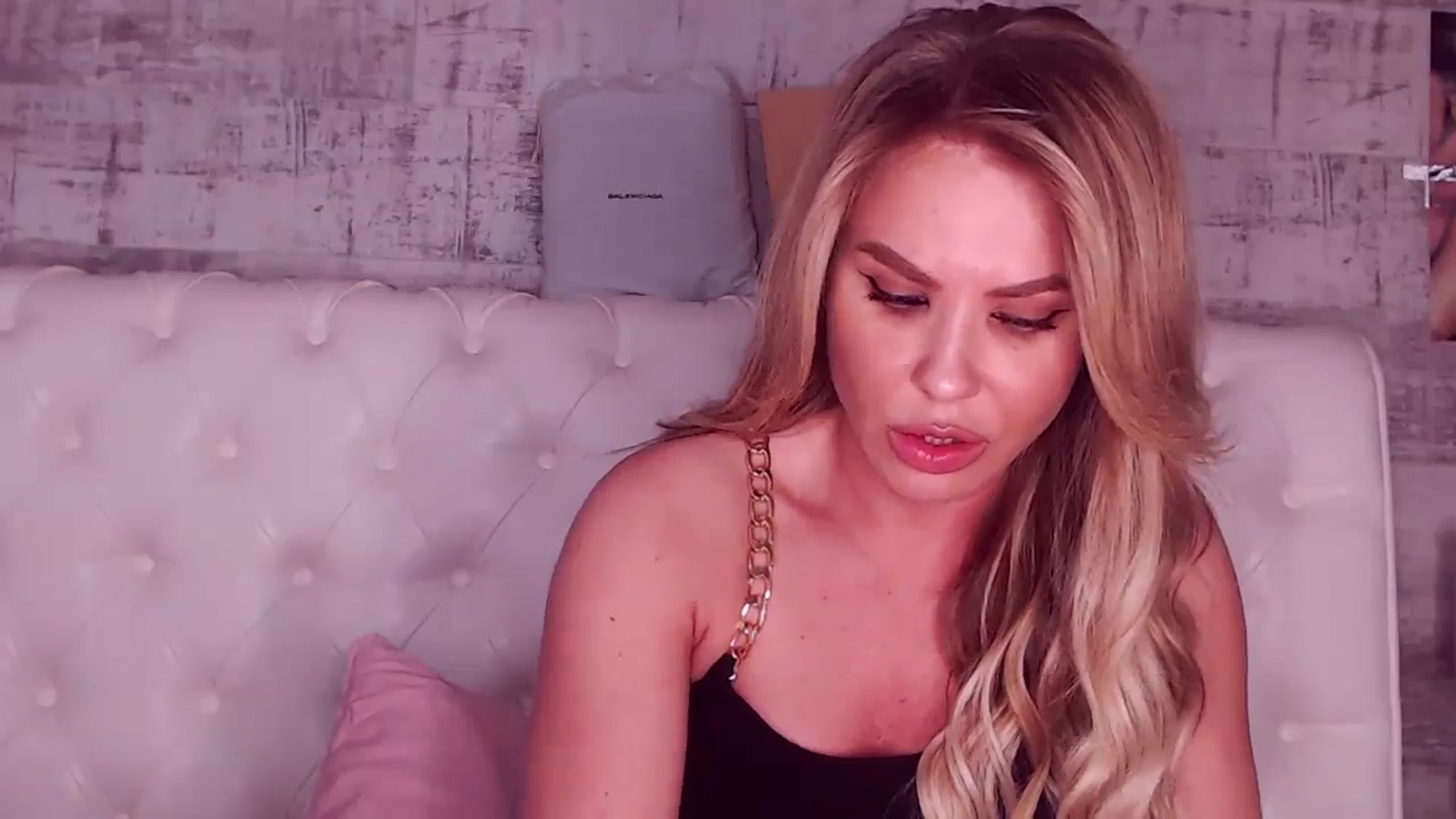 Gallery image thumbnail from Sona_Bambina's myfreecams stream on, 03/25/2024, 05:57 image 5 of 20