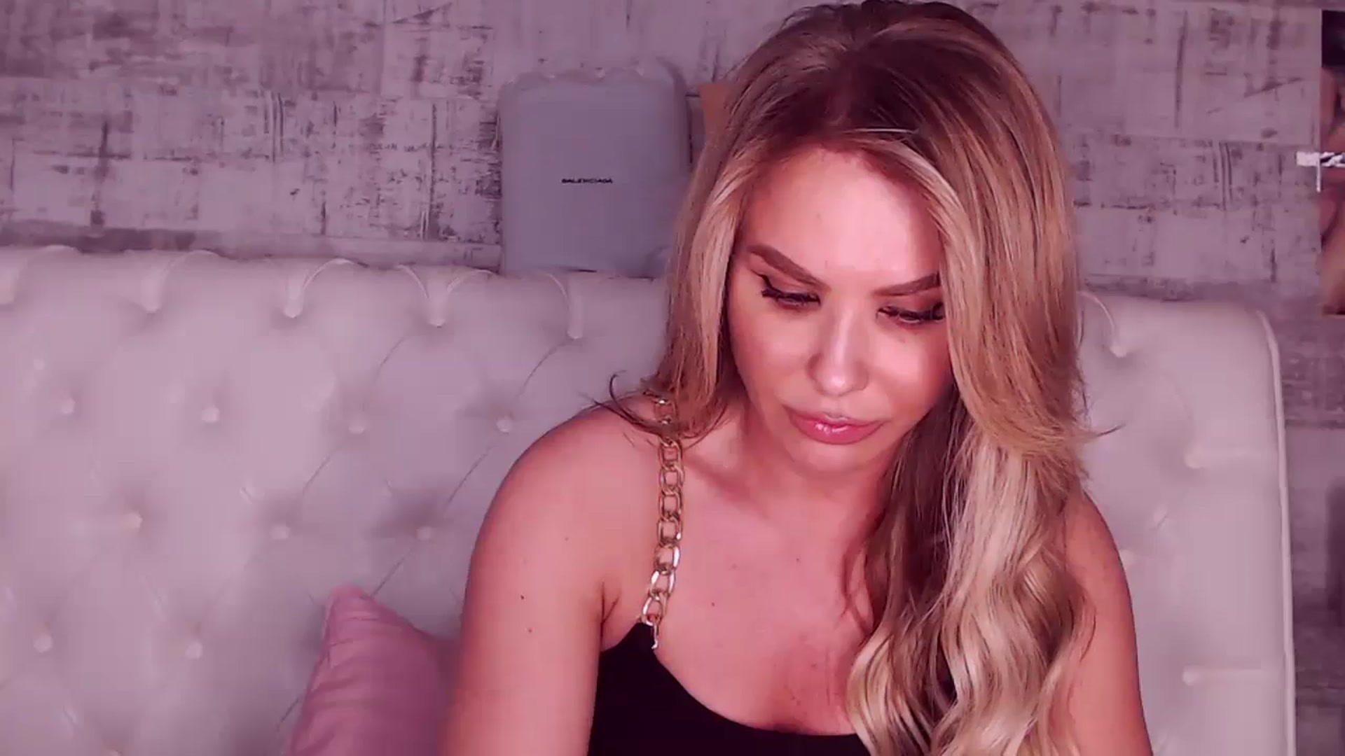Gallery image thumbnail from Sona_Bambina's myfreecams stream on, 03/25/2024, 05:57 image 16 of 20