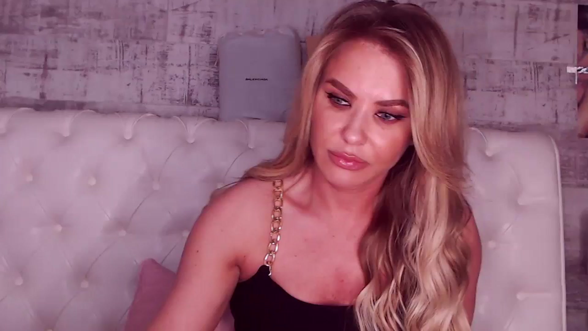 Gallery image thumbnail from Sona_Bambina's myfreecams stream on, 03/25/2024, 05:57 image 8 of 20