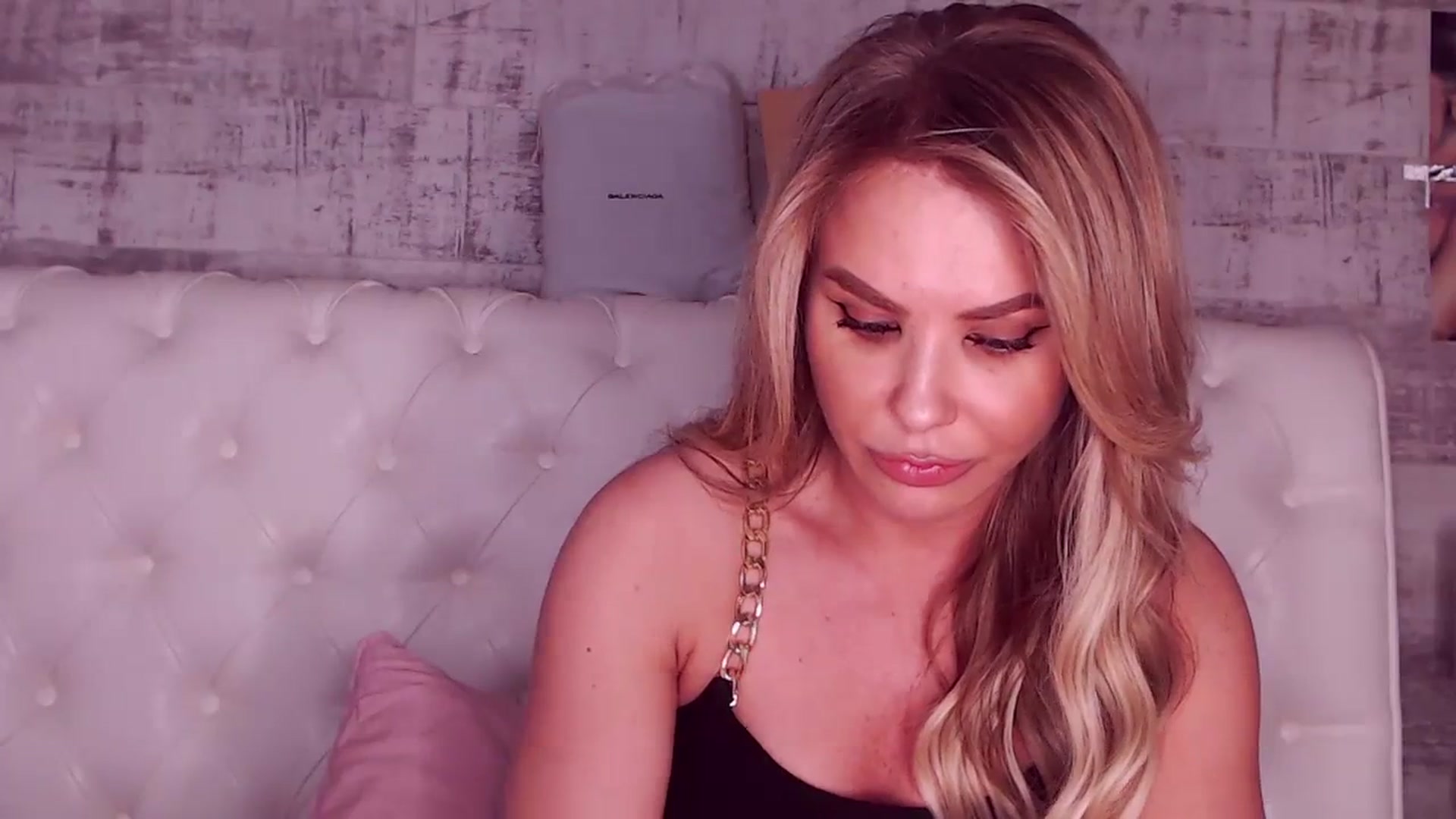 Gallery image thumbnail from Sona_Bambina's myfreecams stream on, 03/25/2024, 05:57 image 19 of 20
