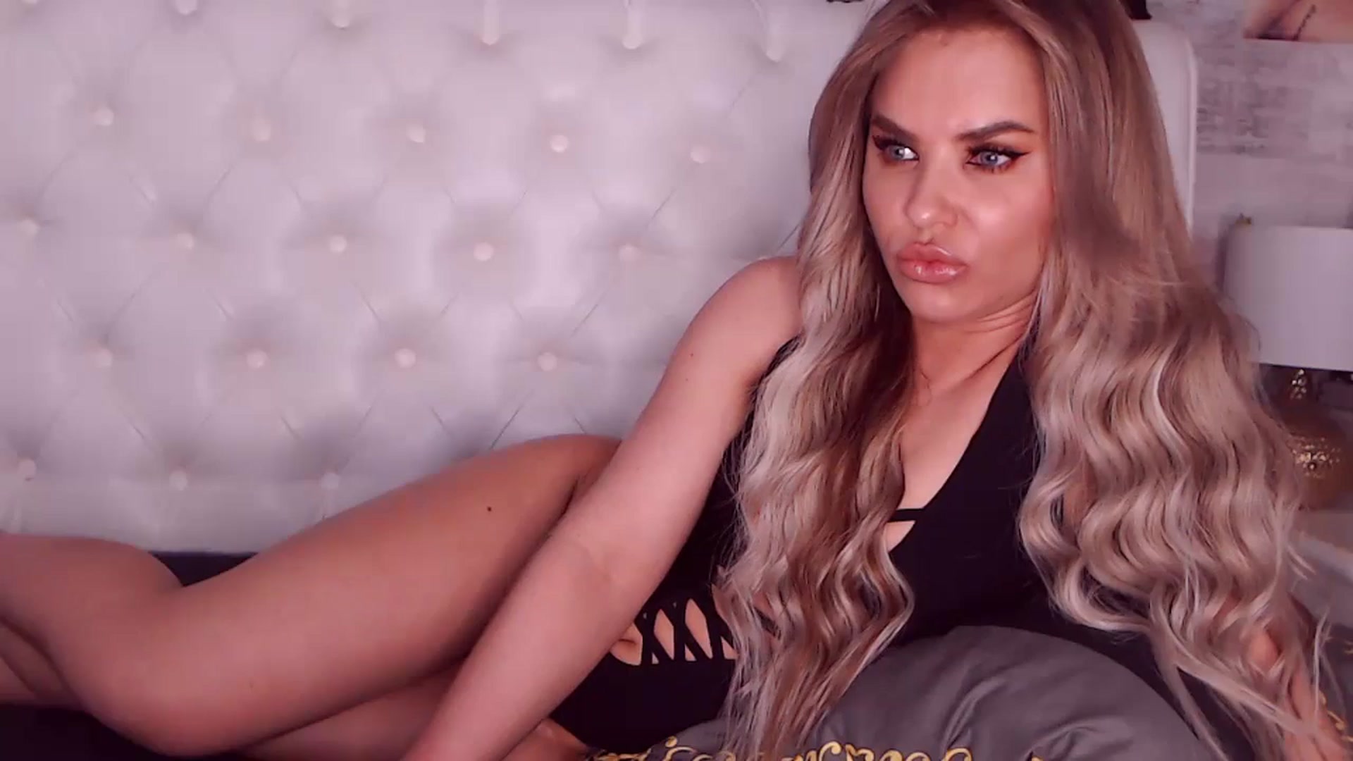 Gallery image thumbnail from Sona_Bambina's myfreecams stream on, 06/10/2024, 05:02 image 19 of 20