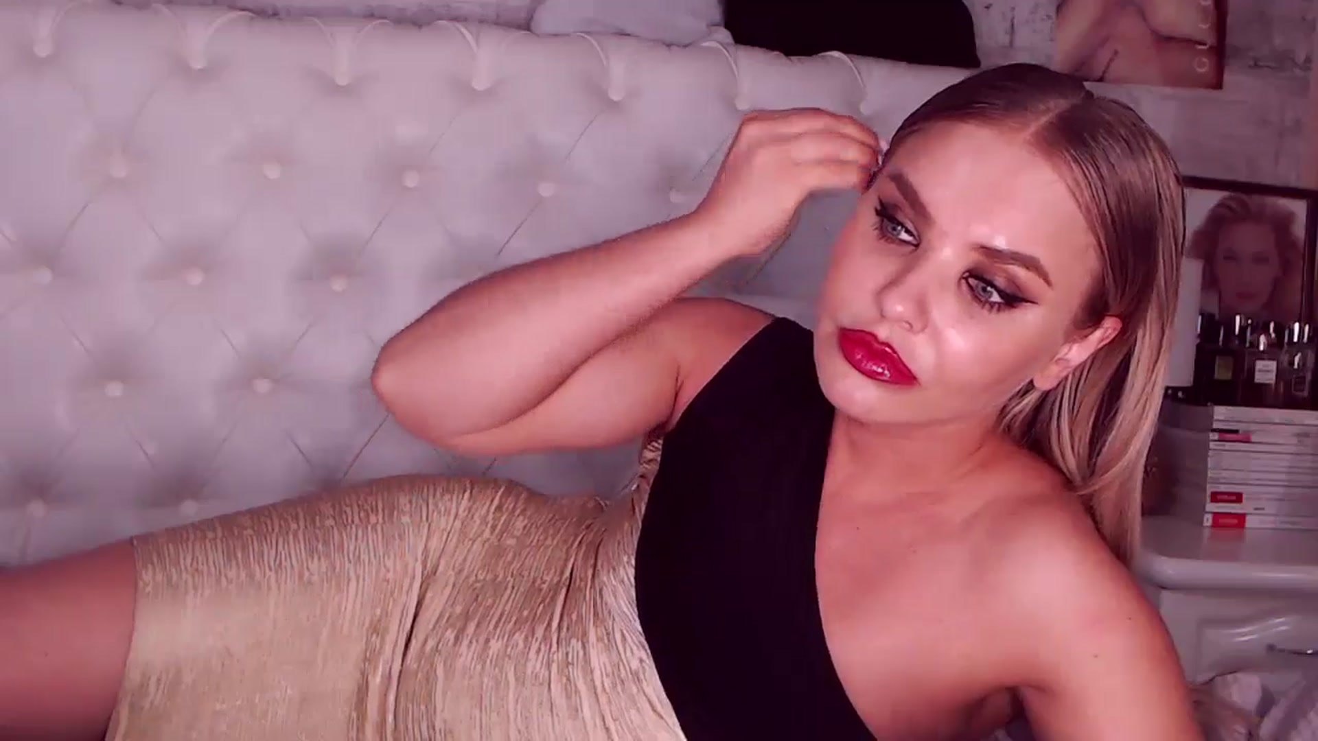Gallery image thumbnail from Sona_Bambina's myfreecams stream on, 08/04/2024, 05:20 image 14 of 20