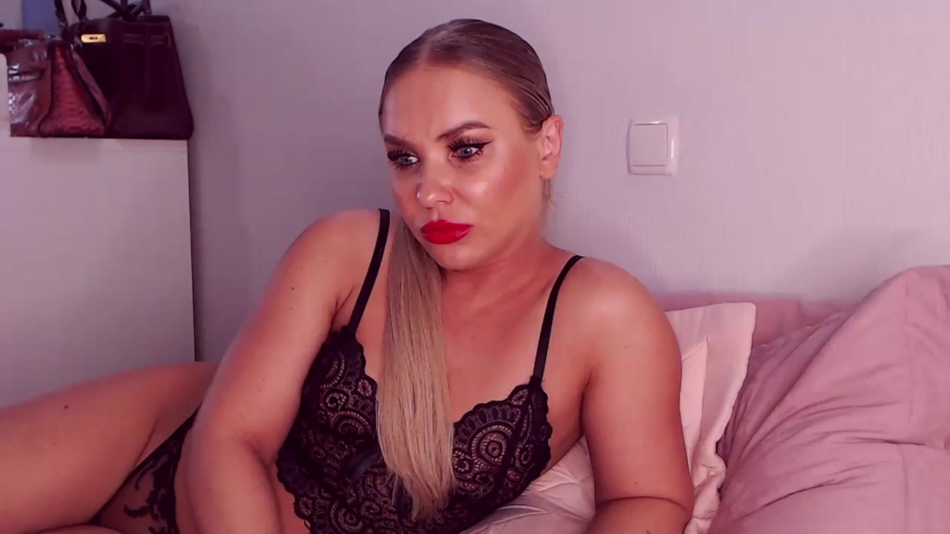 Gallery image thumbnail from Sona_Bambina's myfreecams stream on, 08/11/2024, 04:53 image 18 of 20