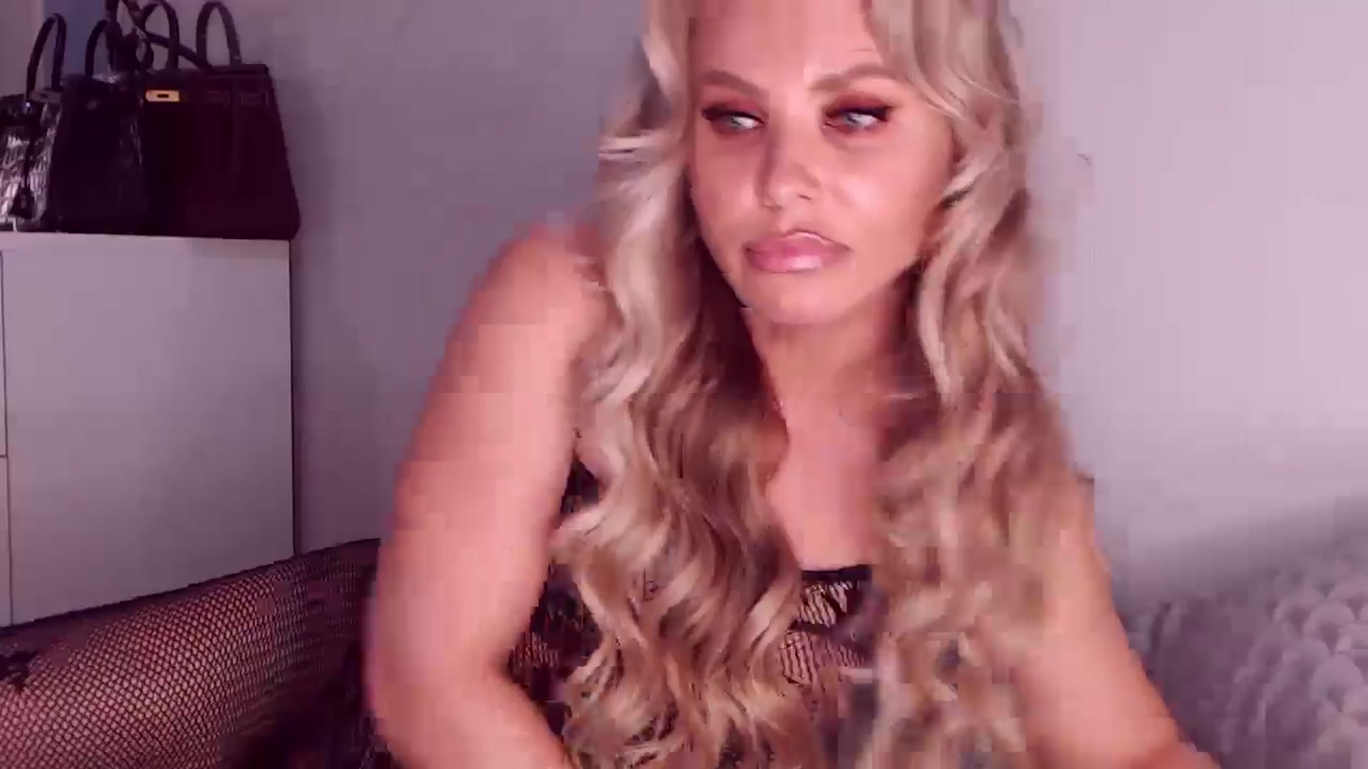 Gallery image thumbnail from Sona_Bambina's myfreecams stream on, 09/24/2024, 04:32 image 7 of 20
